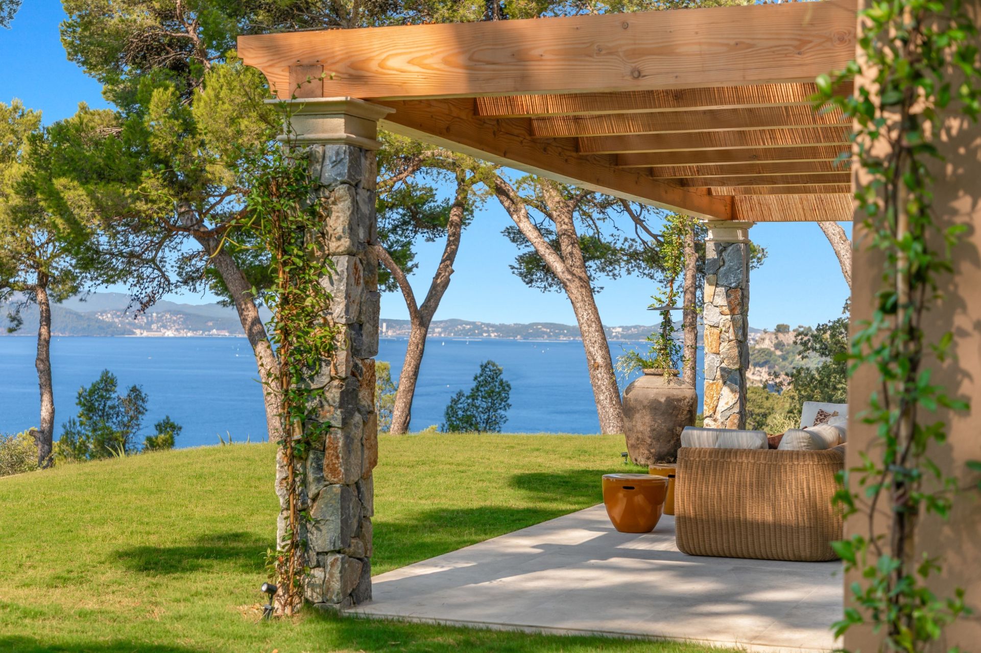 luxury house 6 Rooms for sale on LE PRADET (83220)