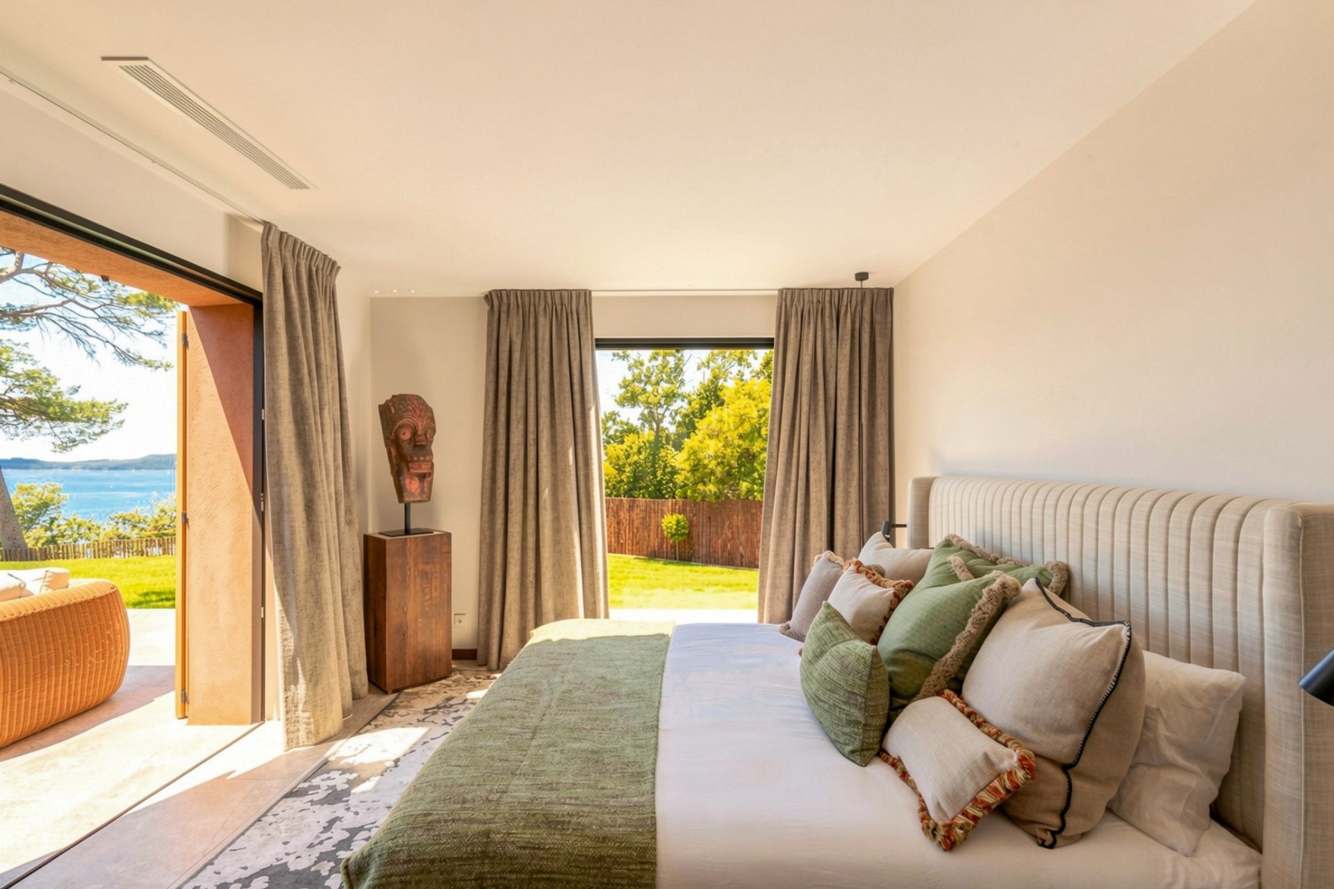 luxury house 6 Rooms for sale on LE PRADET (83220)