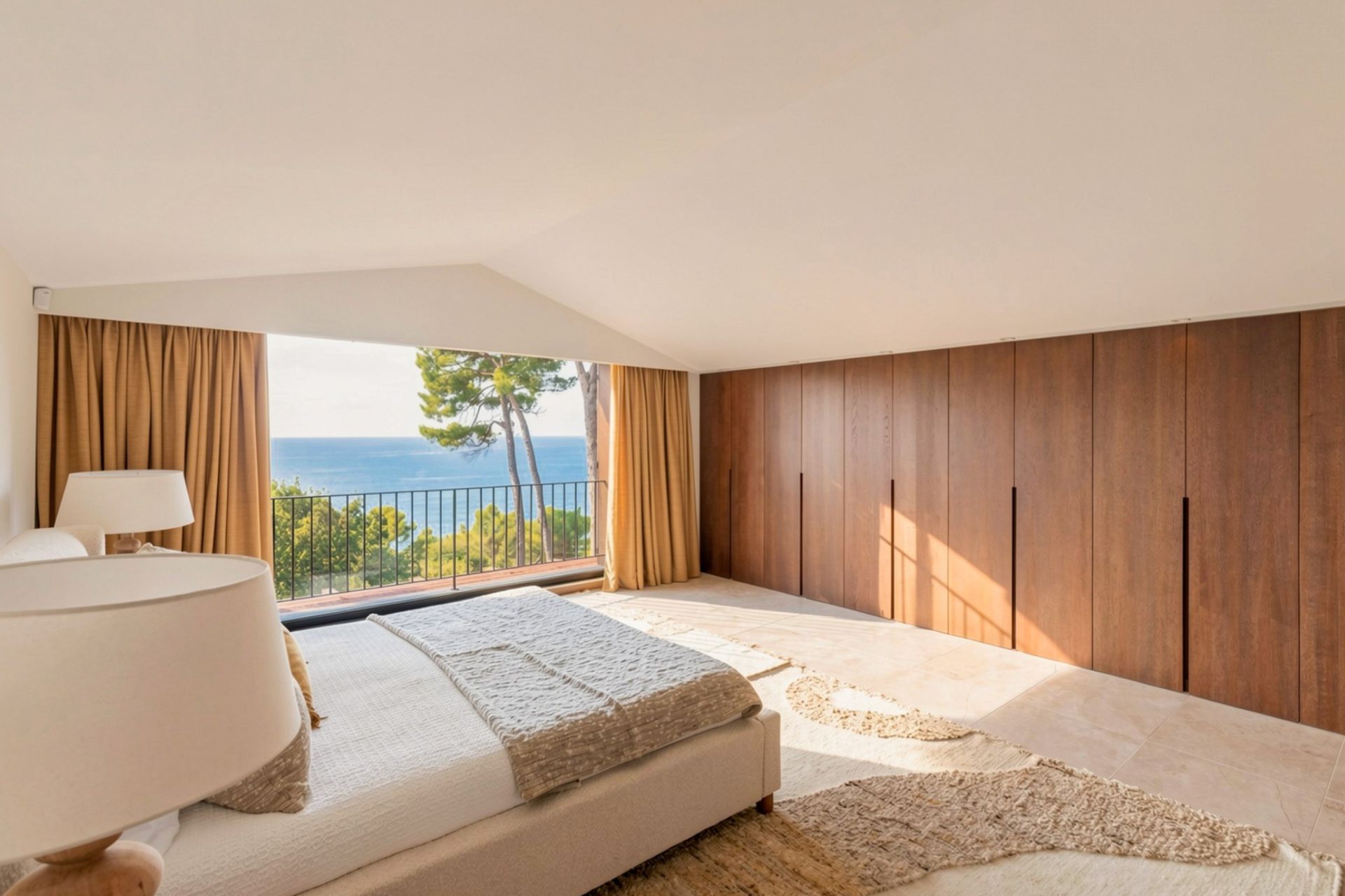 luxury house 6 Rooms for sale on LE PRADET (83220)