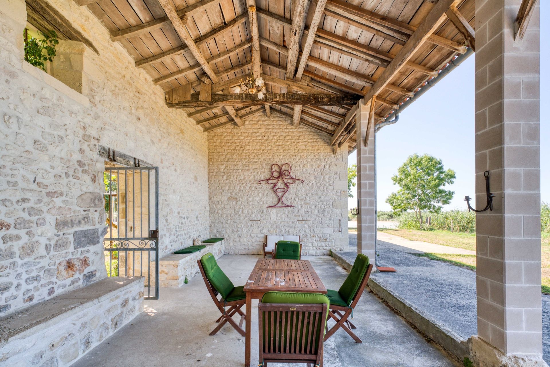 mansion 5 Rooms for sale on CABARIOT (17430)