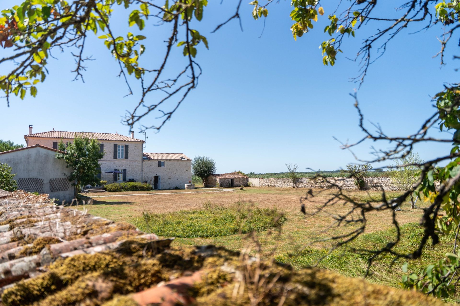 mansion 5 Rooms for sale on CABARIOT (17430)