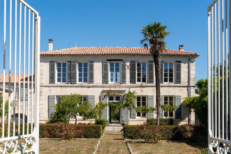 mansion 5 Rooms for sale on CABARIOT (17430)