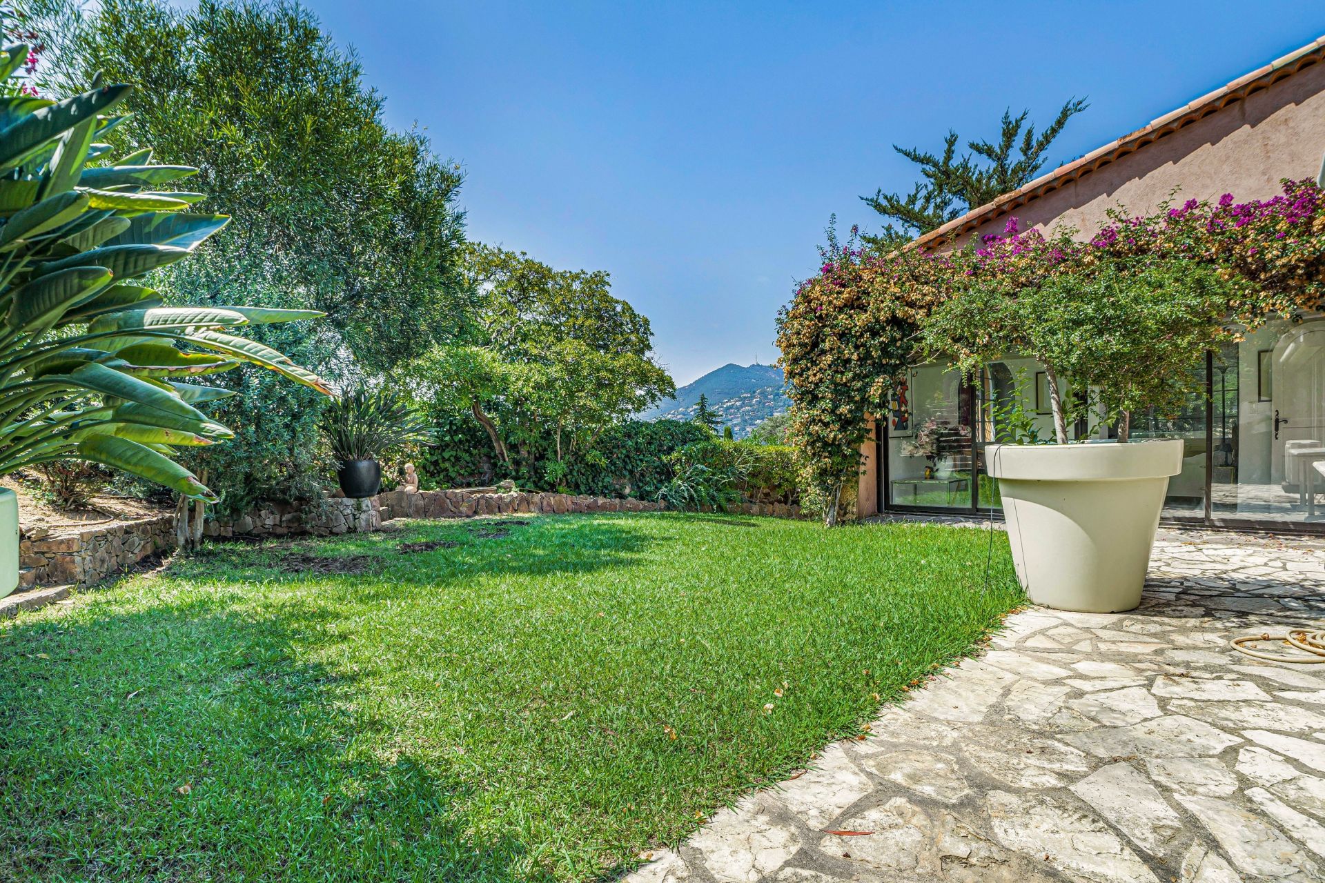 luxury provencale house 7 Rooms for sale on THEOULE SUR MER (06590)