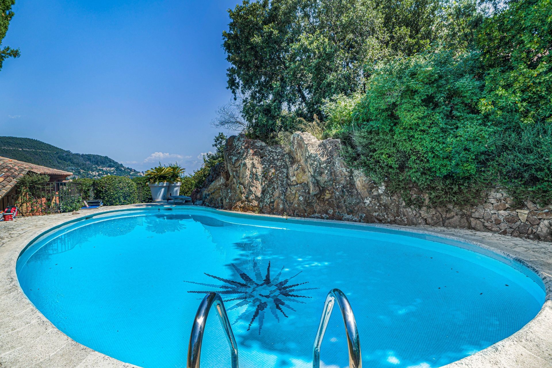 luxury provencale house 7 Rooms for sale on THEOULE SUR MER (06590)