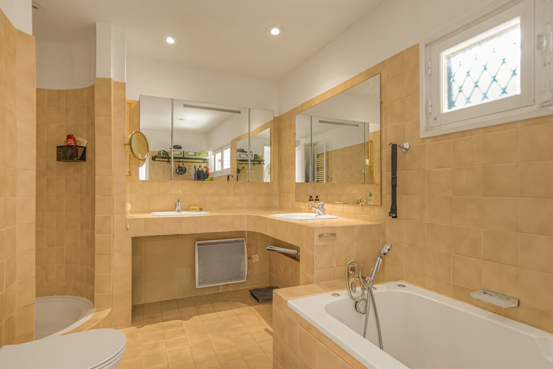 luxury provencale house 7 Rooms for sale on THEOULE SUR MER (06590)
