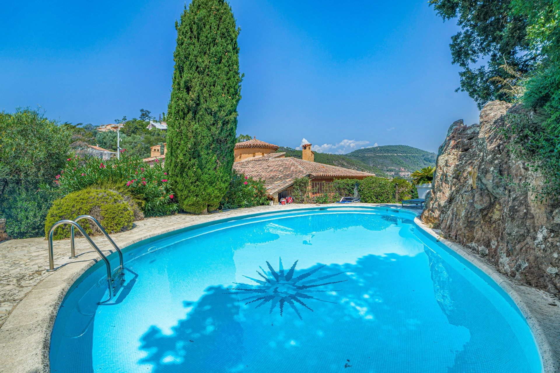 luxury provencale house 7 Rooms for sale on THEOULE SUR MER (06590)
