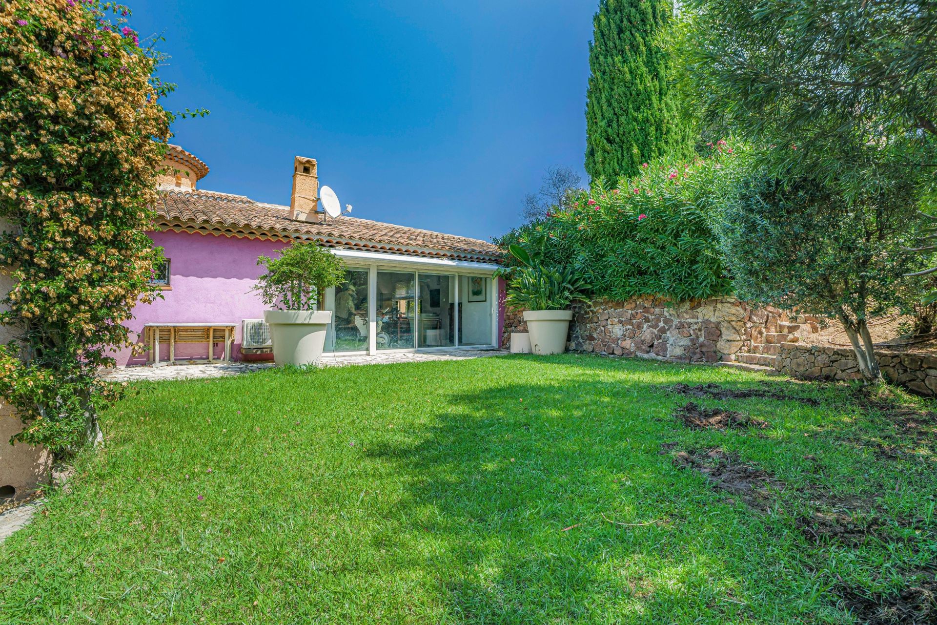 luxury provencale house 7 Rooms for sale on THEOULE SUR MER (06590)