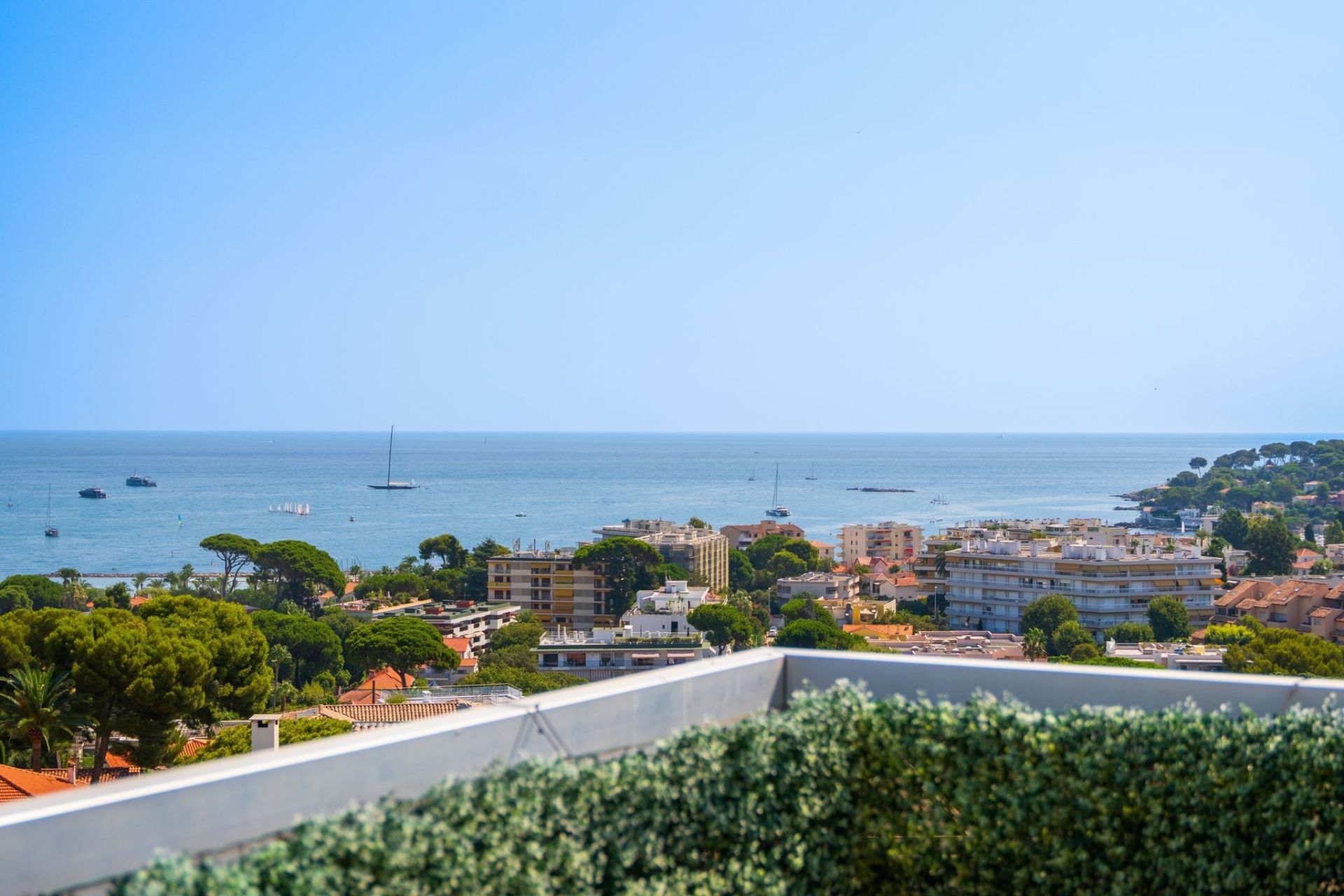 penthouse 4 Rooms for sale on ANTIBES (06600)