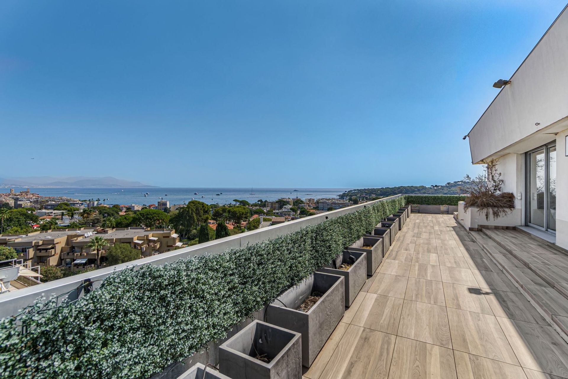 penthouse 4 Rooms for sale on ANTIBES (06600)