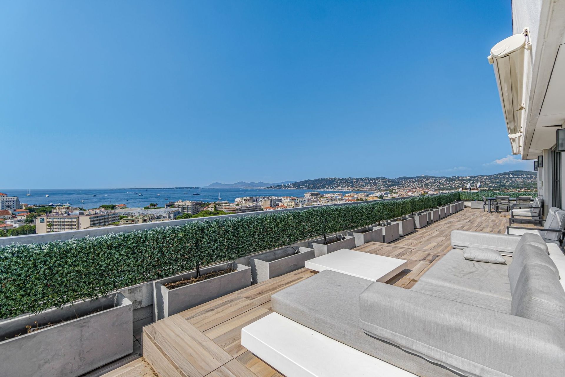 penthouse 4 Rooms for sale on ANTIBES (06600)