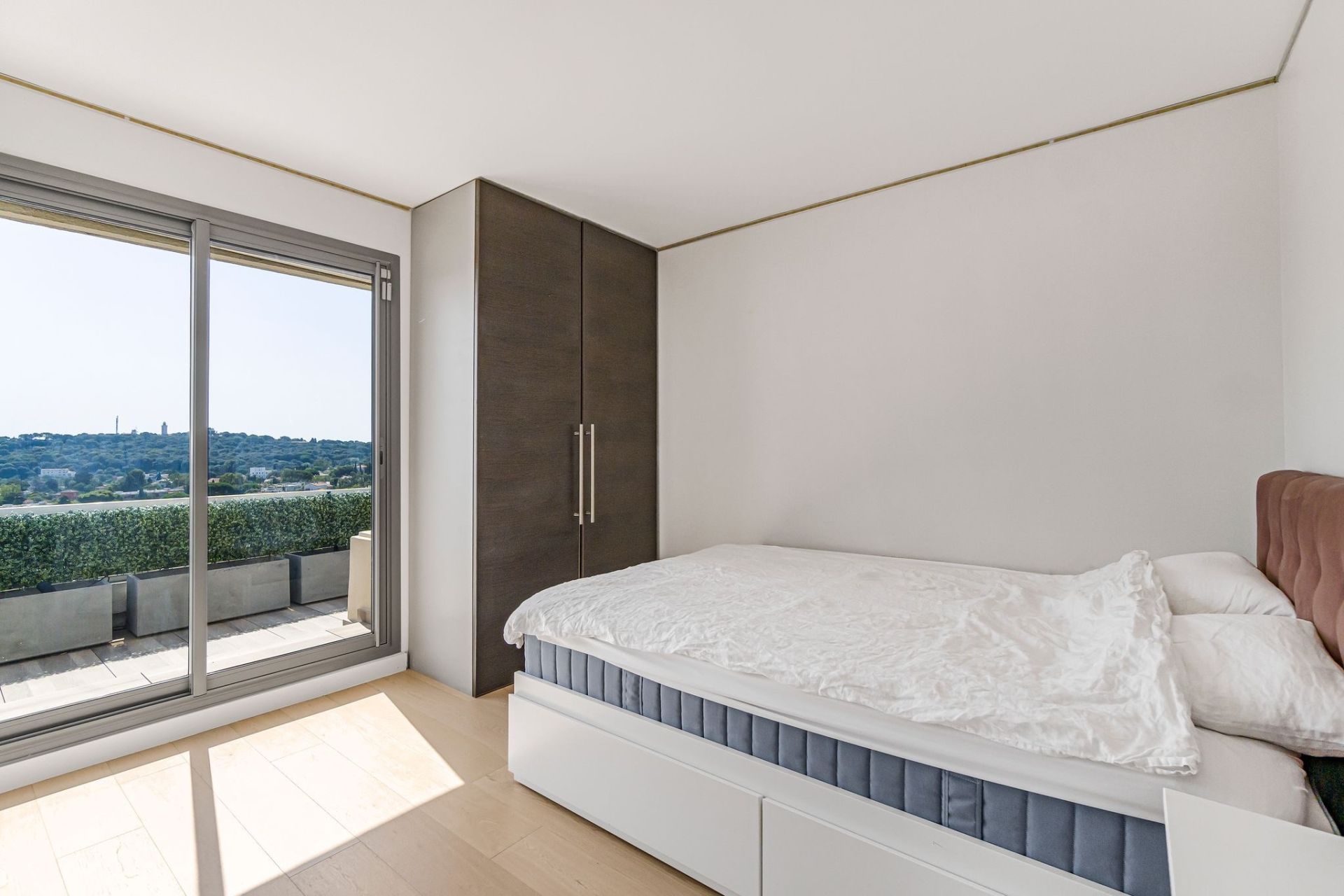penthouse 4 Rooms for sale on ANTIBES (06600)