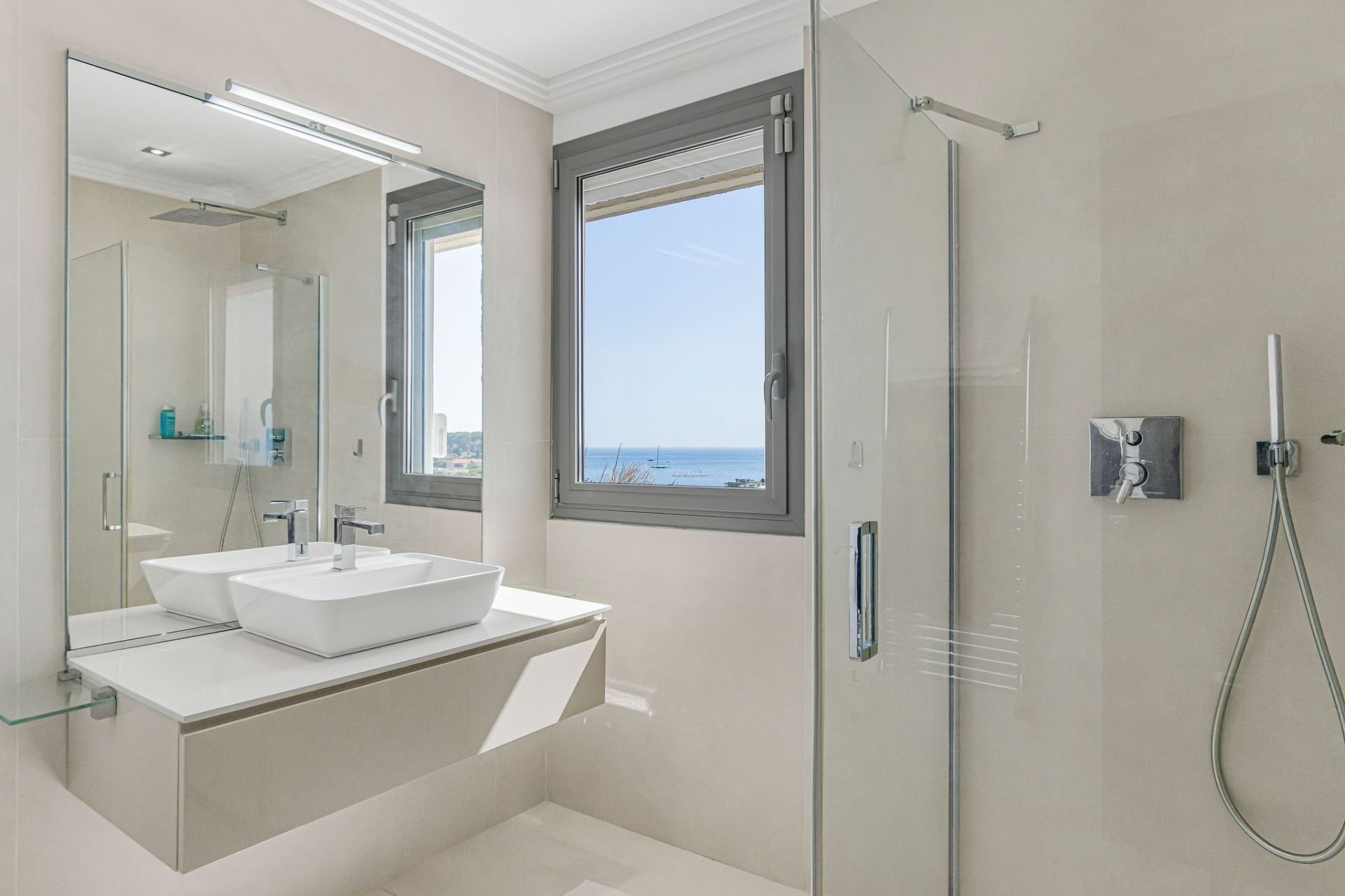 penthouse 4 Rooms for sale on ANTIBES (06600)