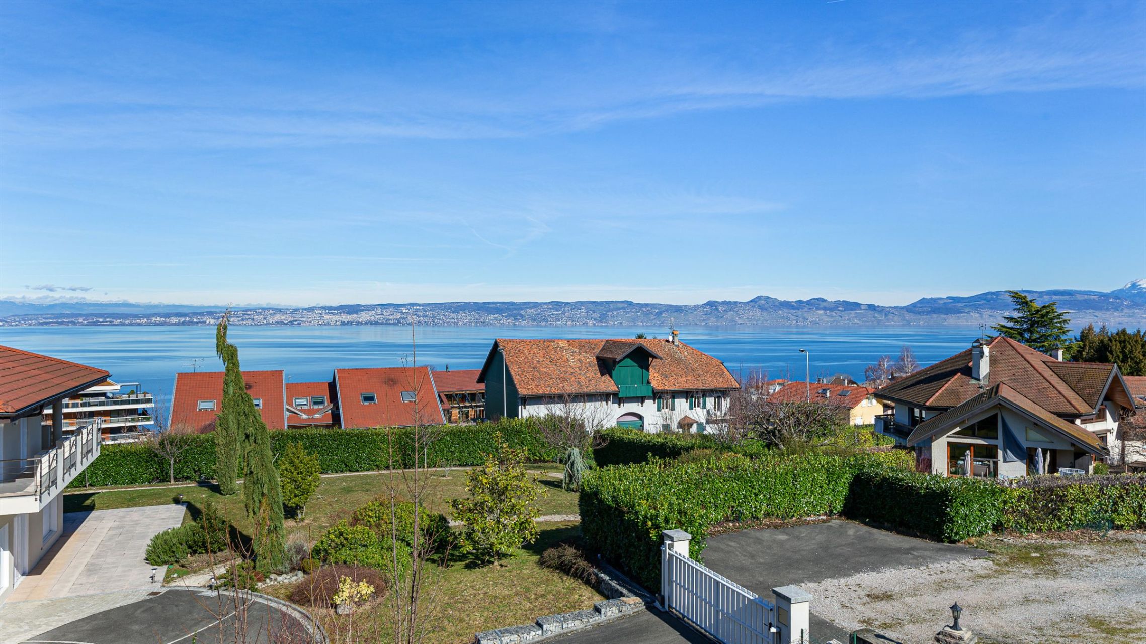 luxury house 6 Rooms for sale on NEUVECELLE (74500)