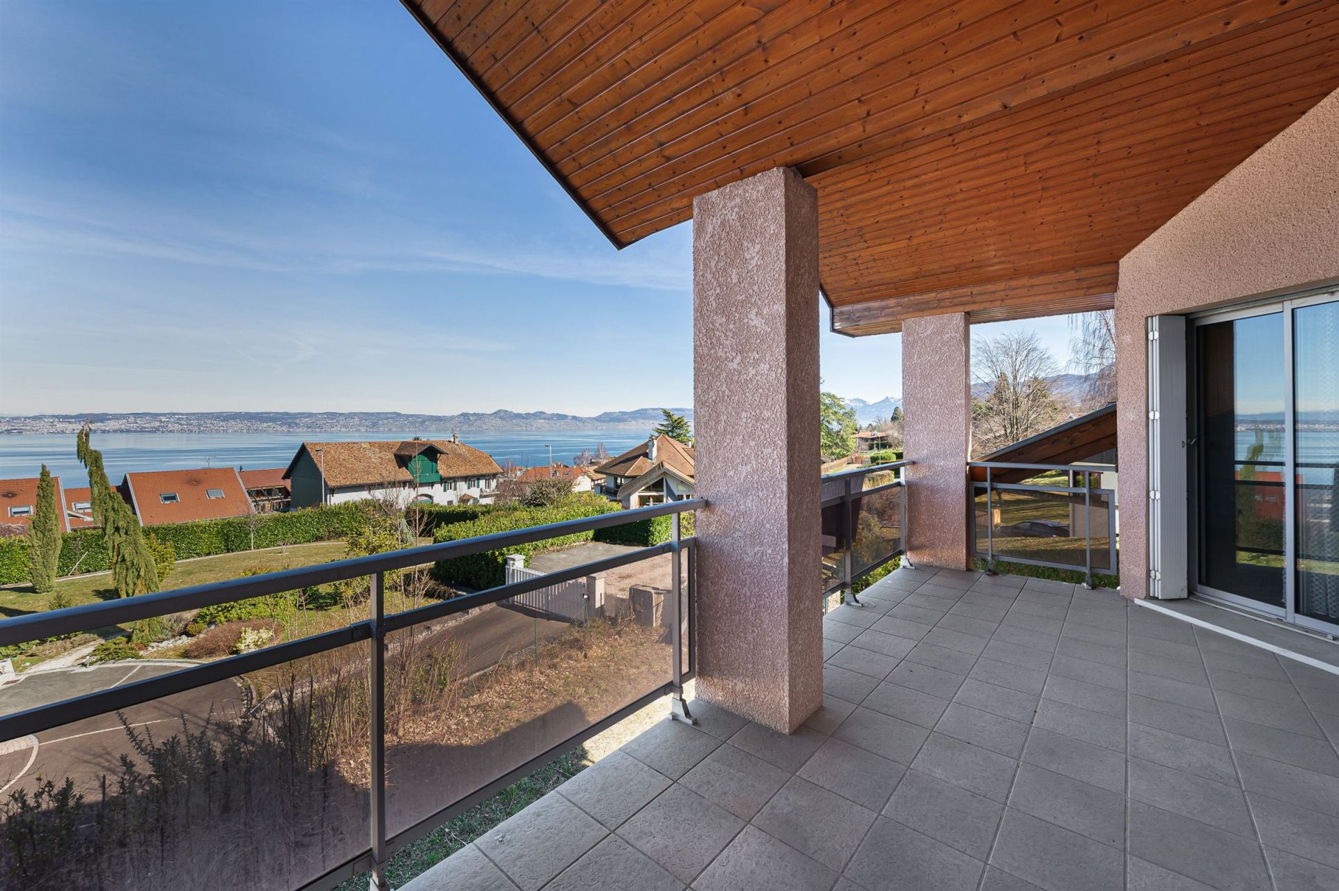 luxury house 6 Rooms for sale on NEUVECELLE (74500)