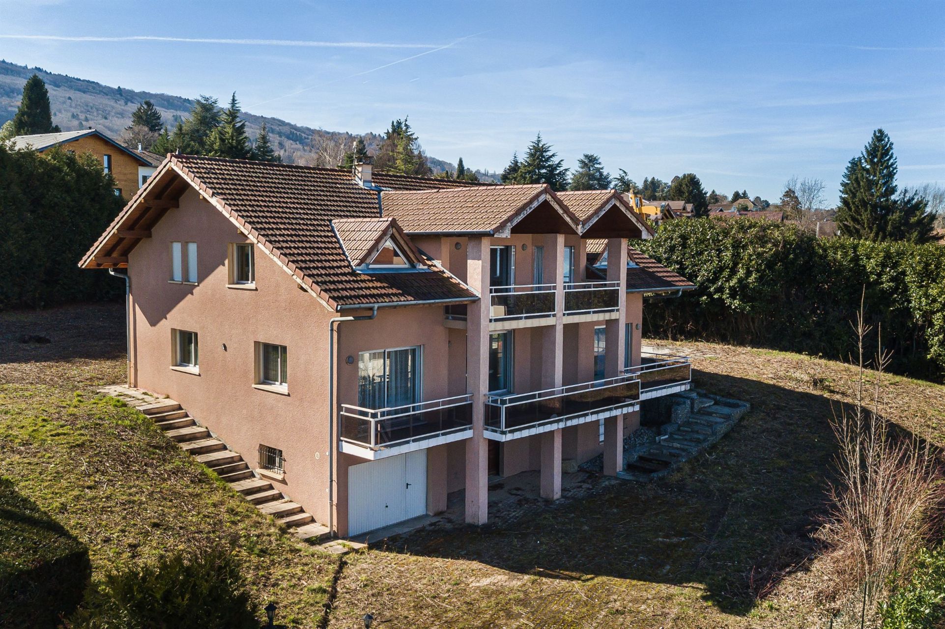 luxury house 6 Rooms for sale on NEUVECELLE (74500)