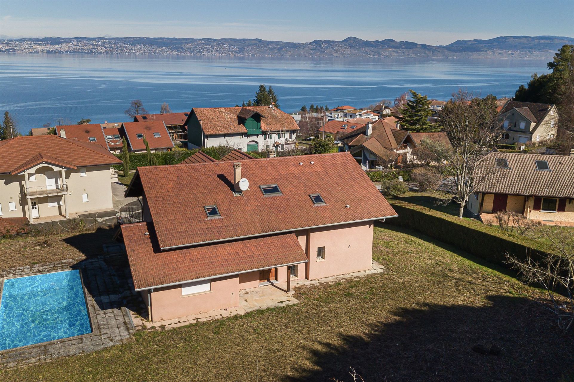luxury house 6 Rooms for sale on NEUVECELLE (74500)