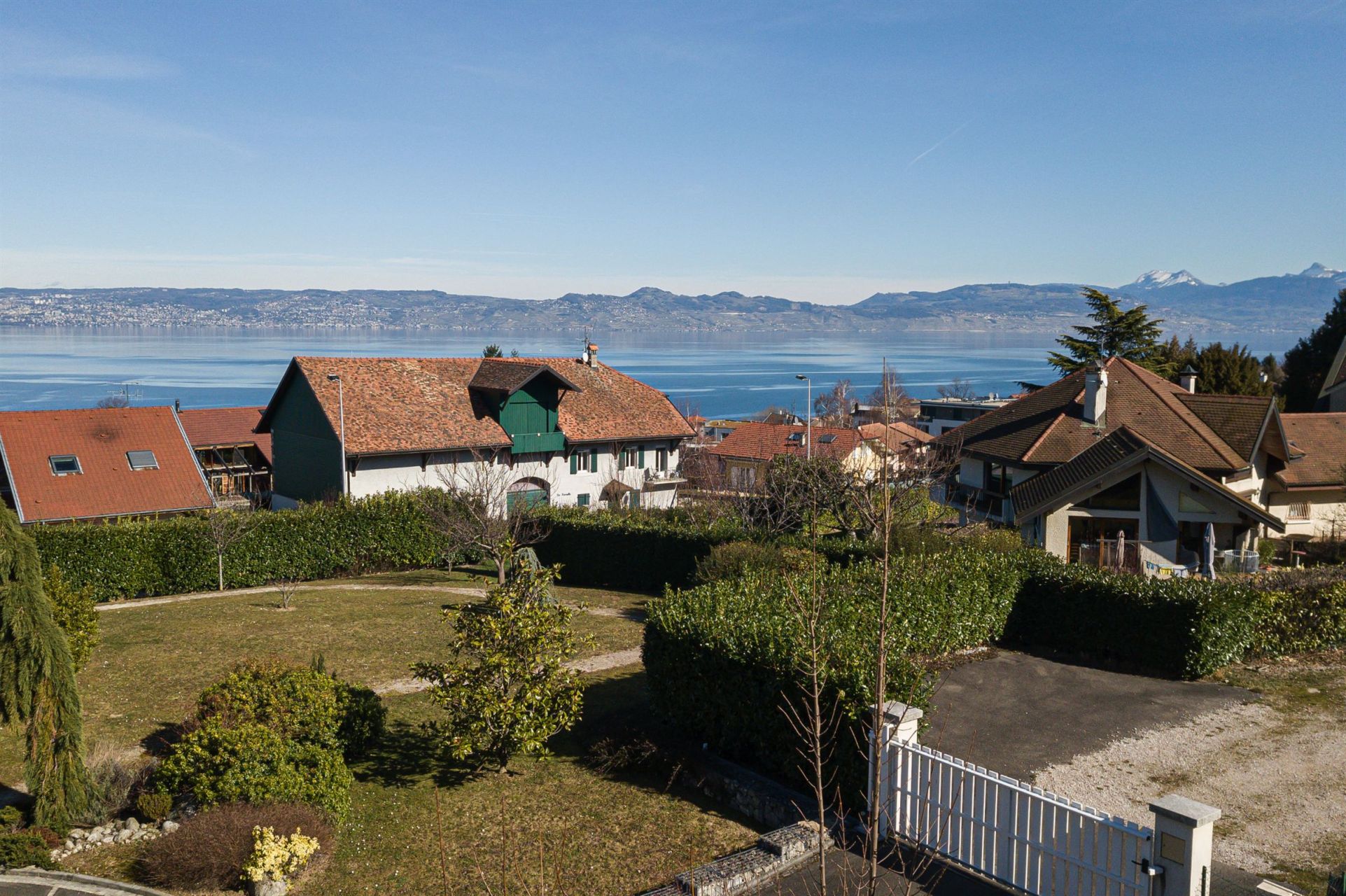 luxury house 6 Rooms for sale on NEUVECELLE (74500)