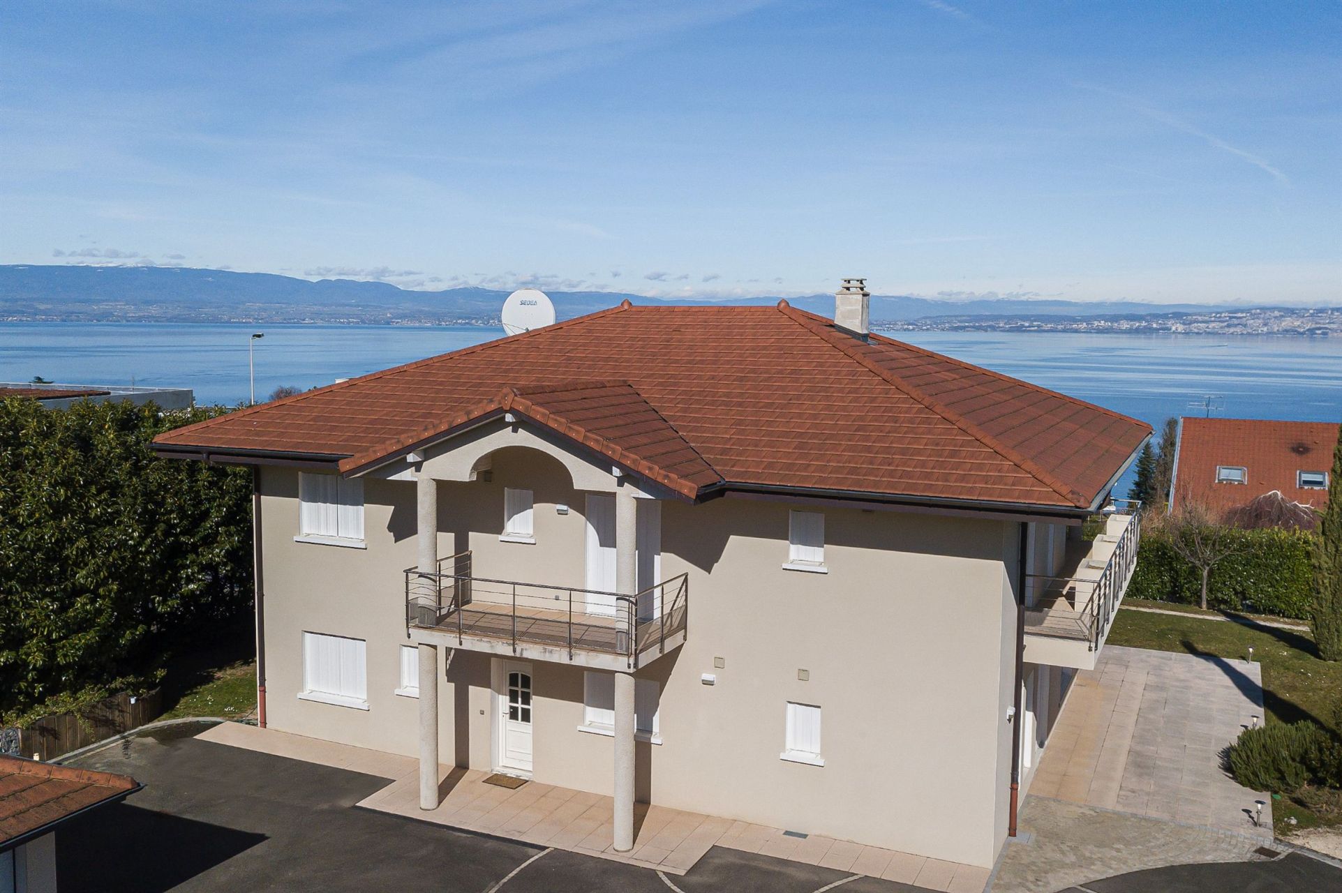 luxury house 6 Rooms for sale on NEUVECELLE (74500)