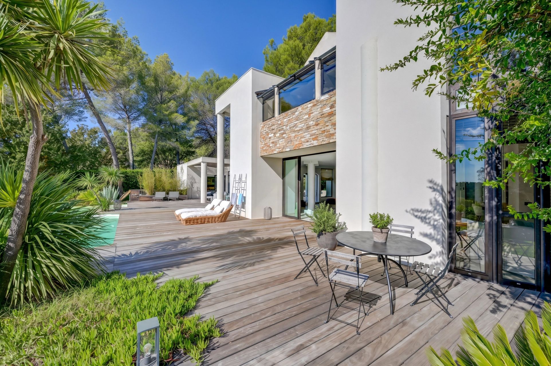 luxury house 6 Rooms for sale on AIX EN PROVENCE (13100)