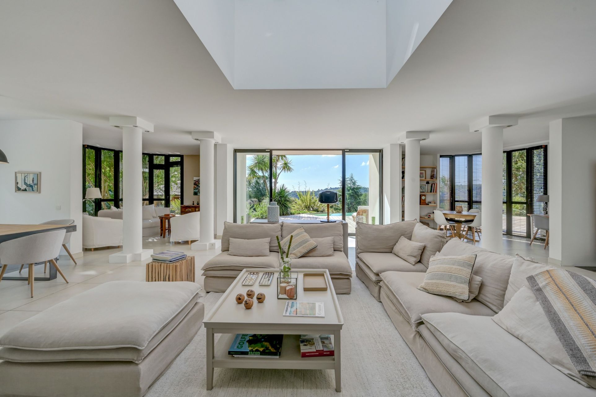 luxury house 6 Rooms for sale on AIX EN PROVENCE (13100)