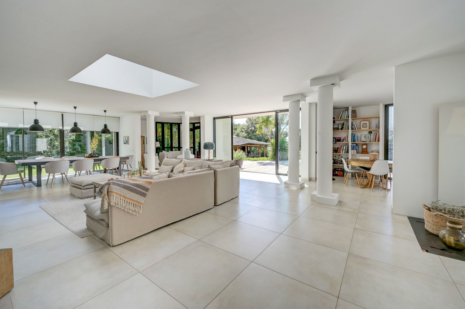 luxury house 6 Rooms for sale on AIX EN PROVENCE (13100)
