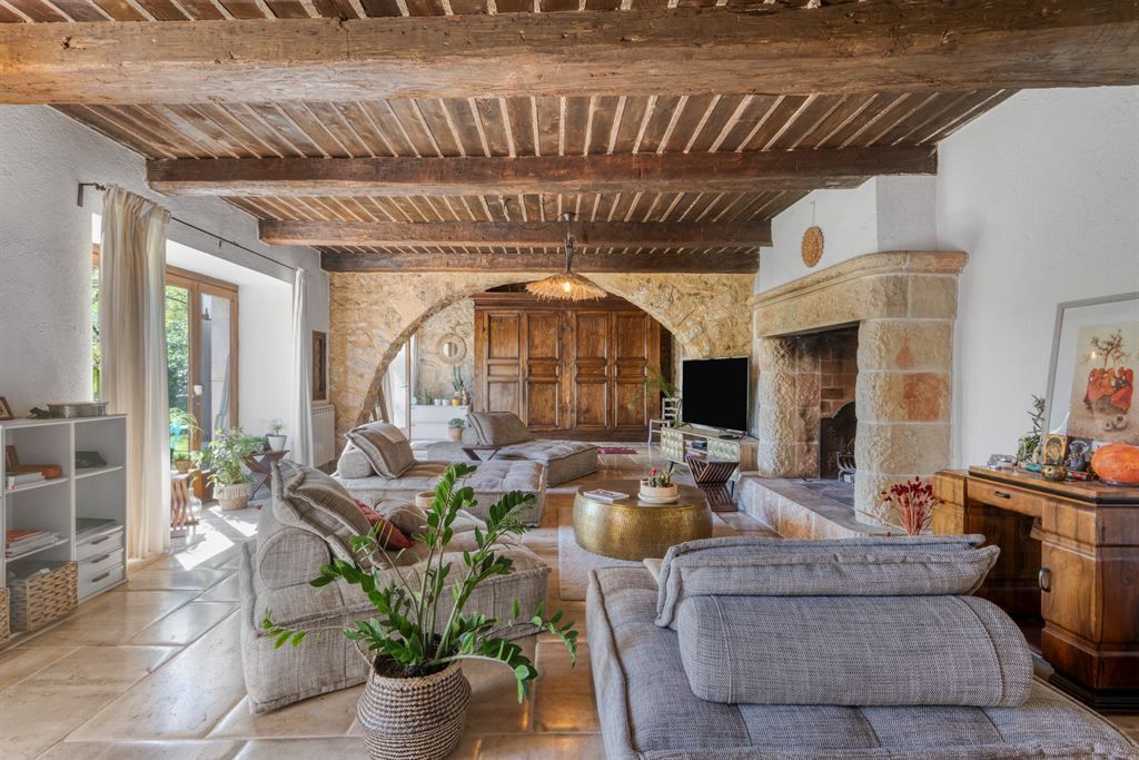villa de luxe 6 Pièces en vente sur MONTAUROUX (83440)