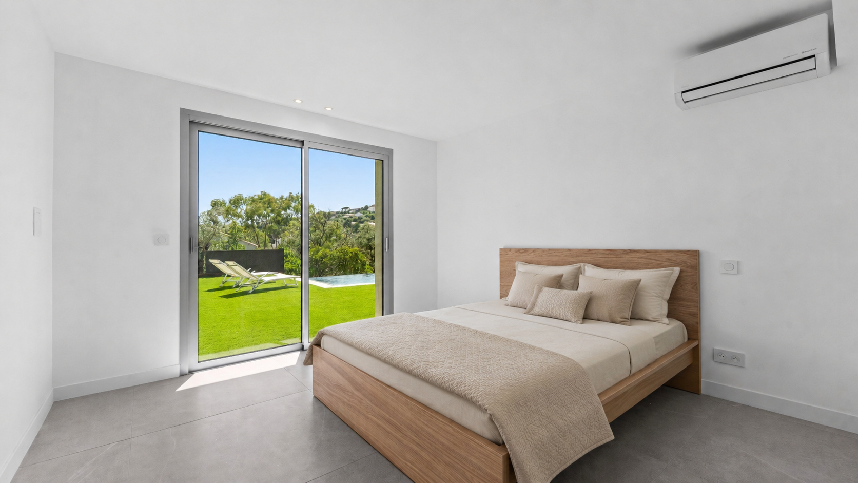 villa de luxe 7 Pièces en vente sur LES ISSAMBRES (83380)