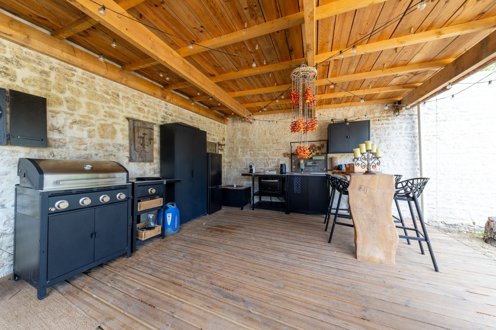 mansion 6 Rooms for sale on LUCON (85400)