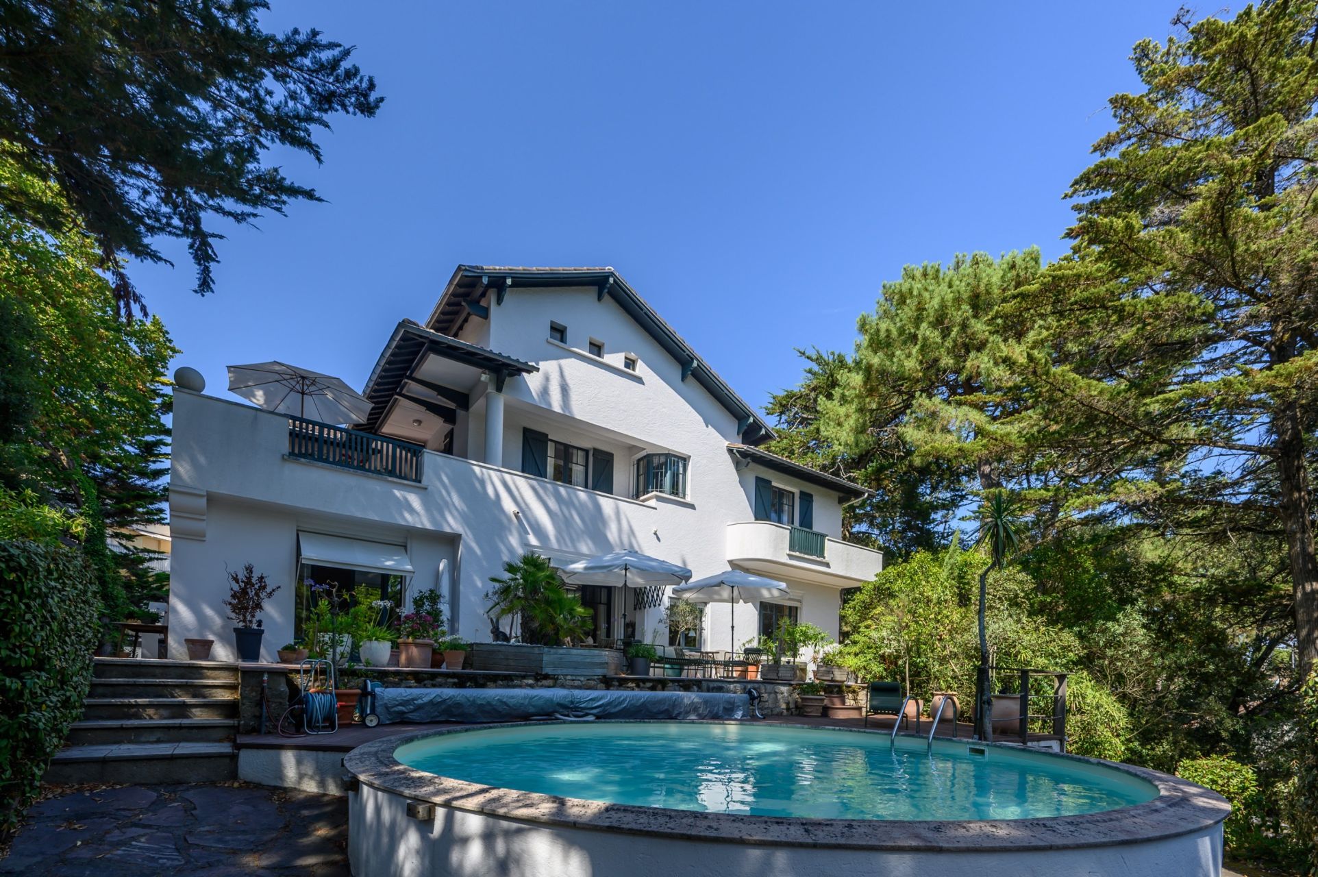 luxury property 10 Rooms for sale on LA BAULE (44500)