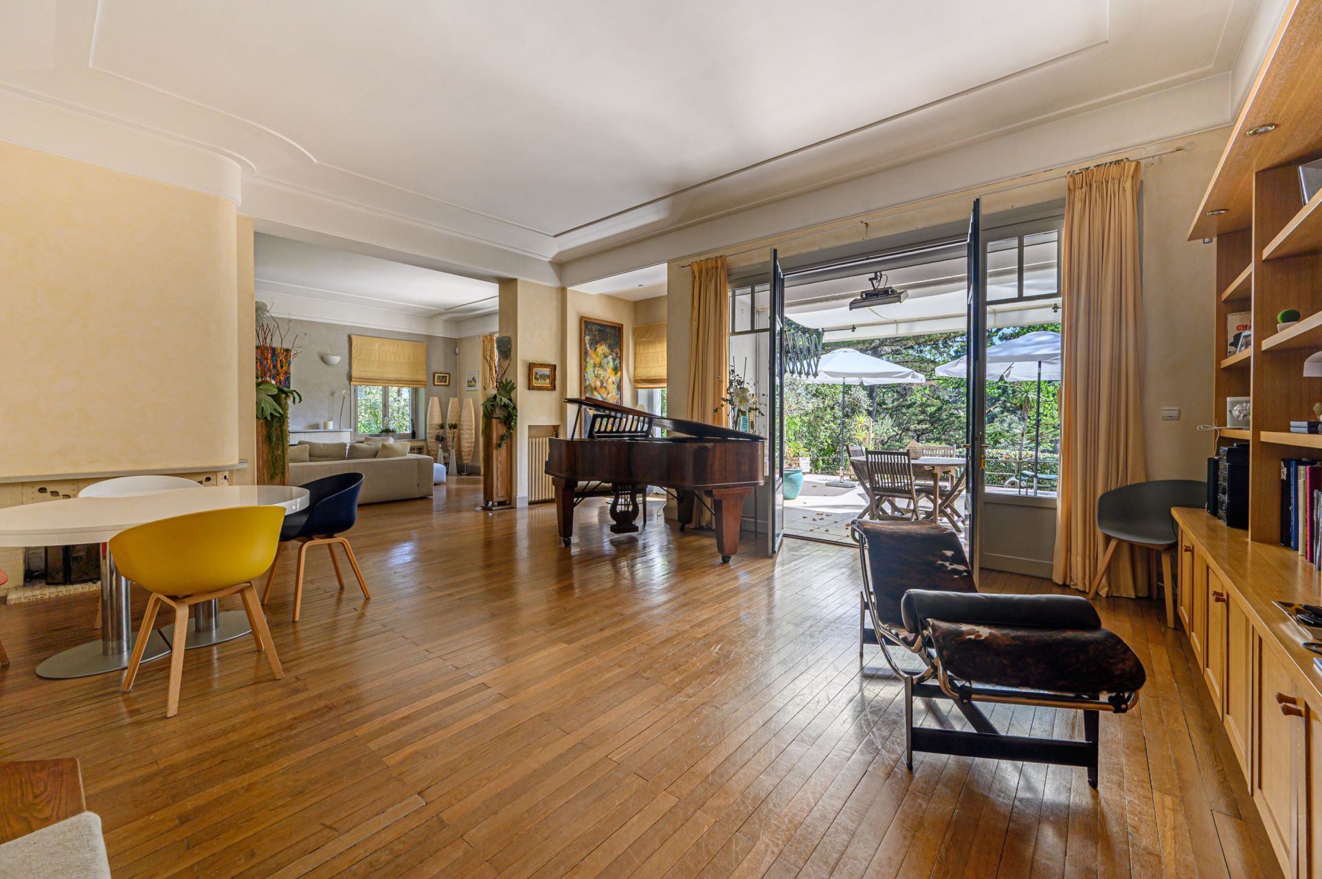 luxury property 10 Rooms for sale on LA BAULE (44500)