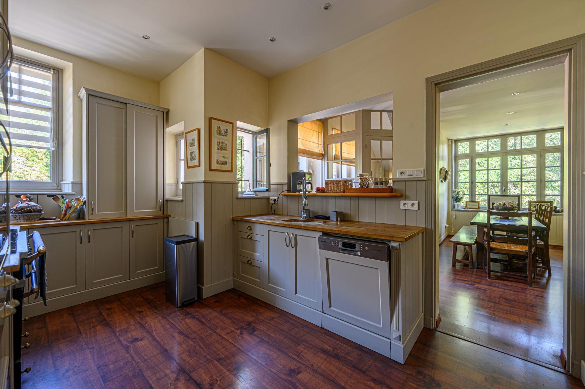 luxury property 10 Rooms for sale on LA BAULE (44500)