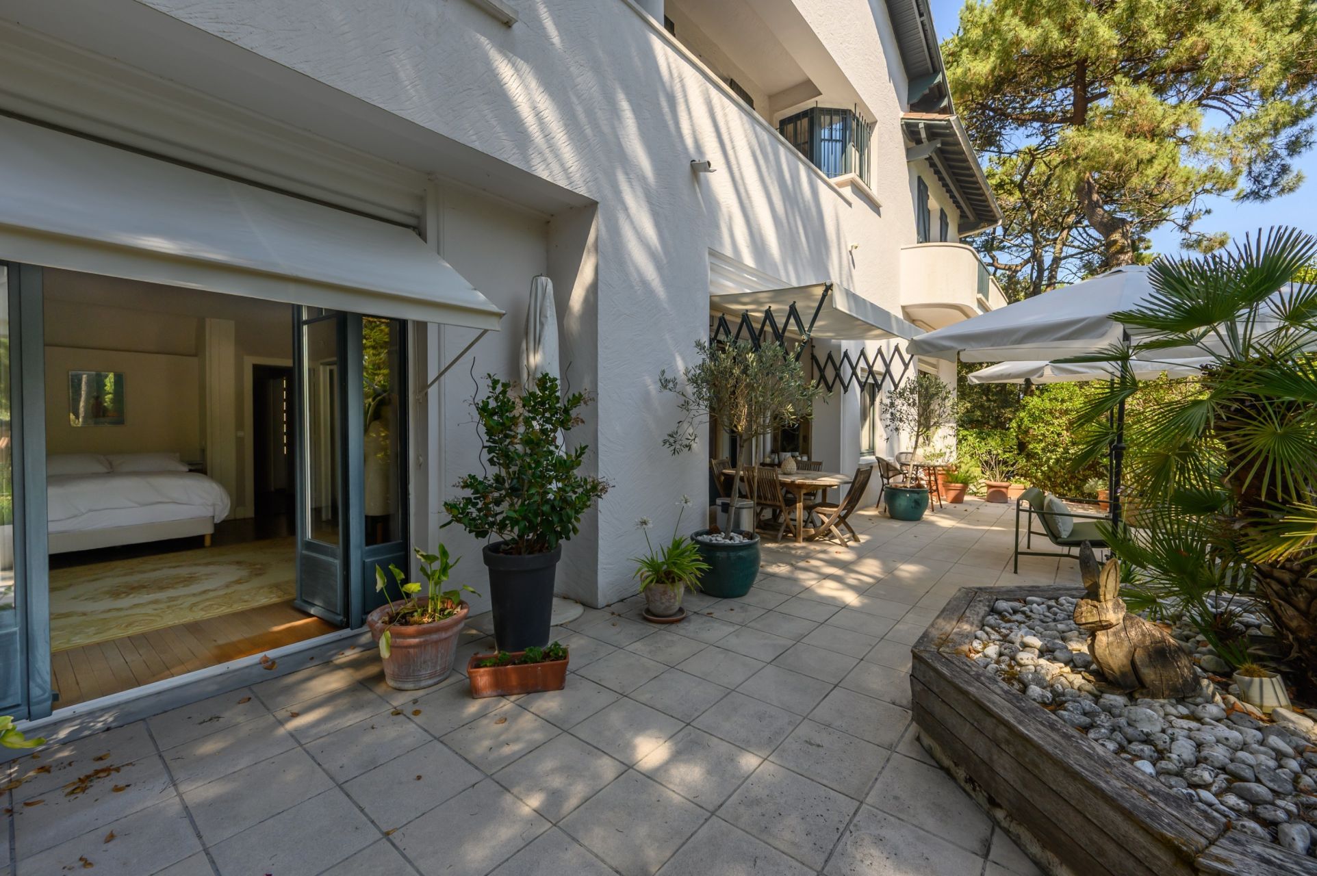 luxury property 10 Rooms for sale on LA BAULE (44500)