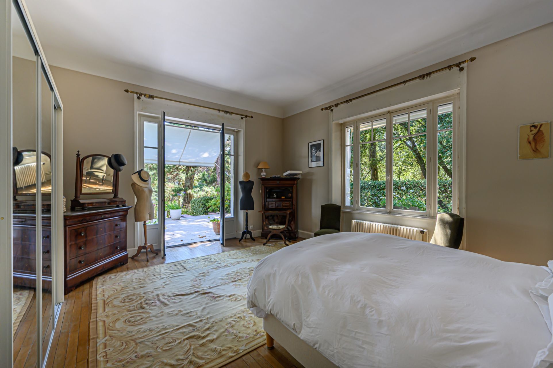 luxury property 10 Rooms for sale on LA BAULE (44500)