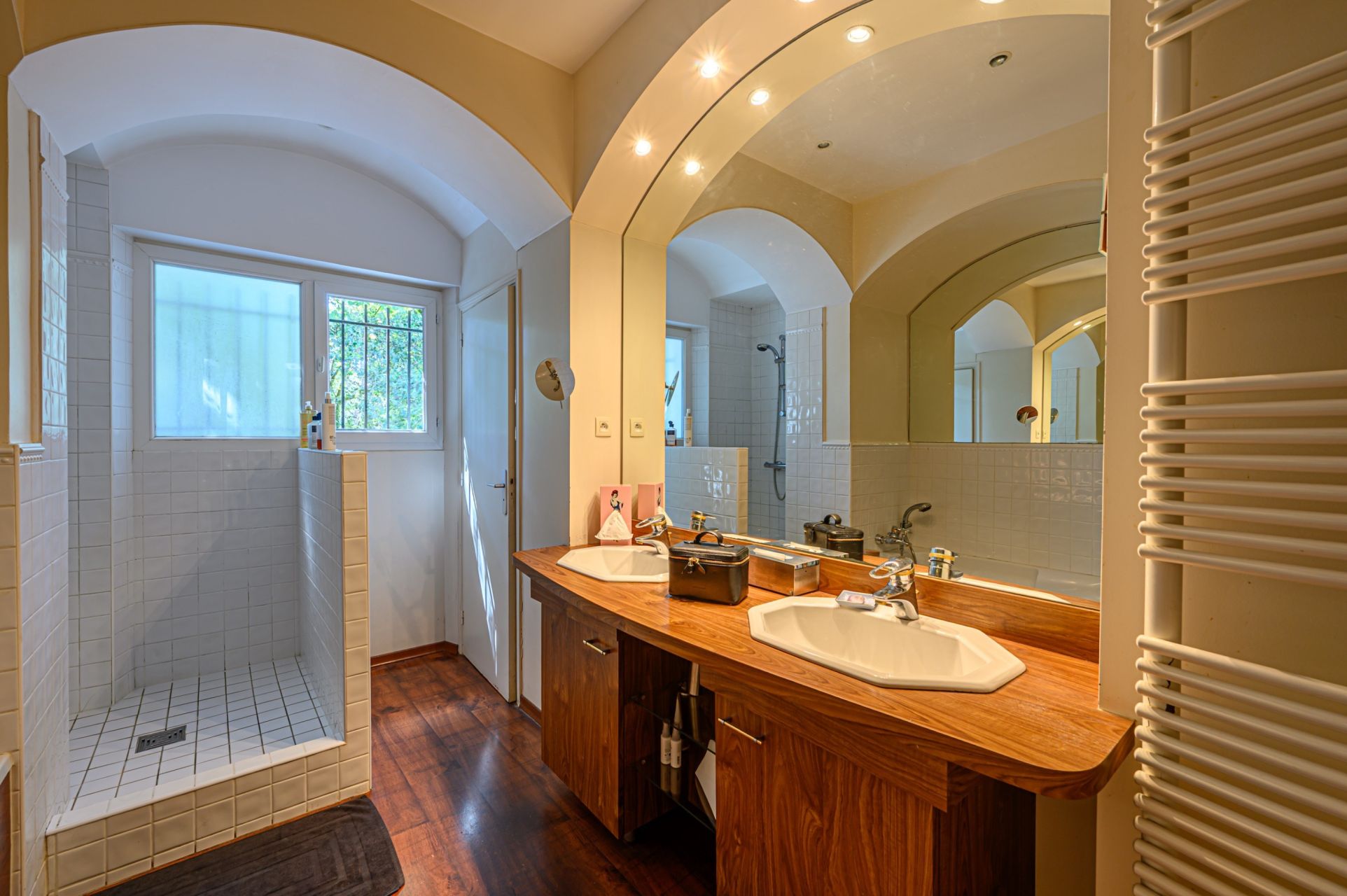 luxury property 10 Rooms for sale on LA BAULE (44500)
