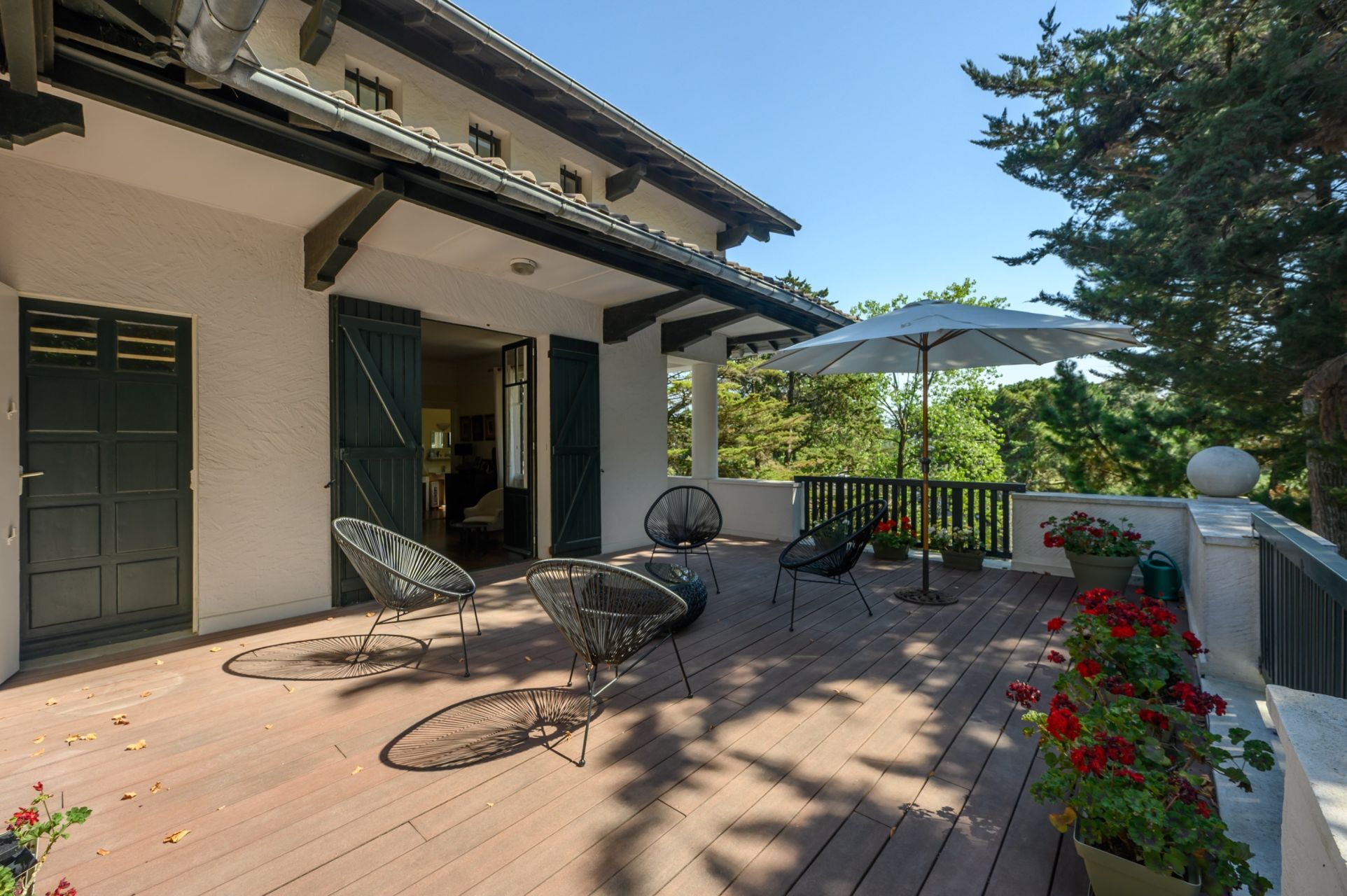 luxury property 10 Rooms for sale on LA BAULE (44500)