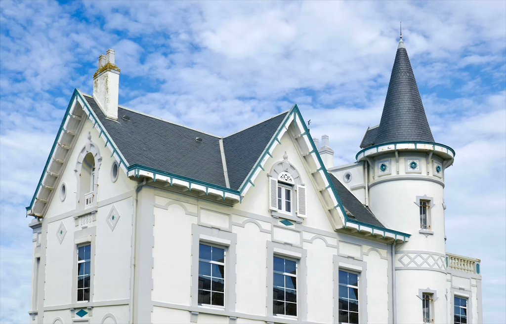 luxury house 5 Rooms for sale on WIMEREUX (62930)