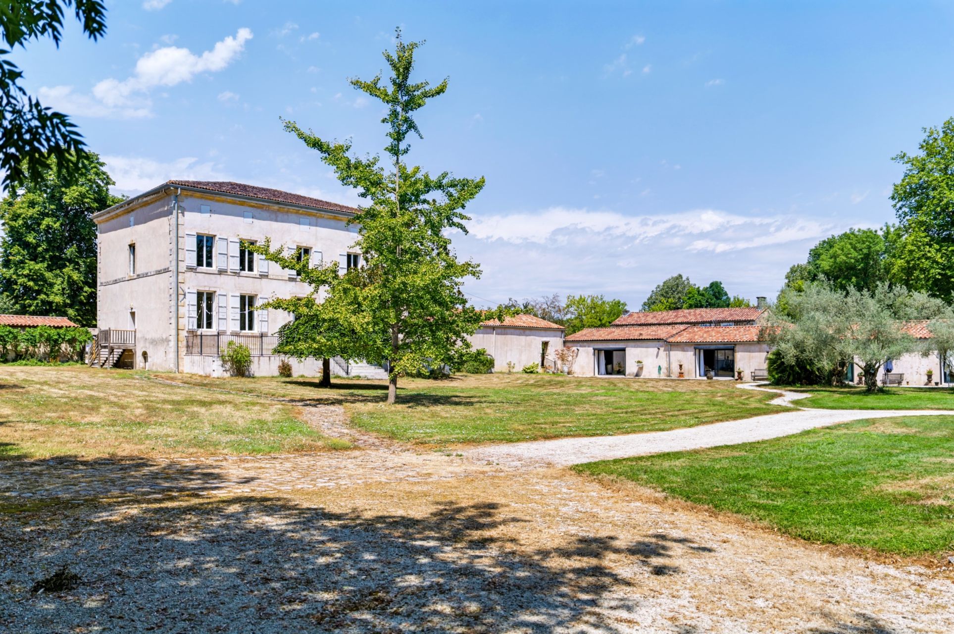 maison de luxe 17 Pièces en vente sur ST HIPPOLYTE (17430)