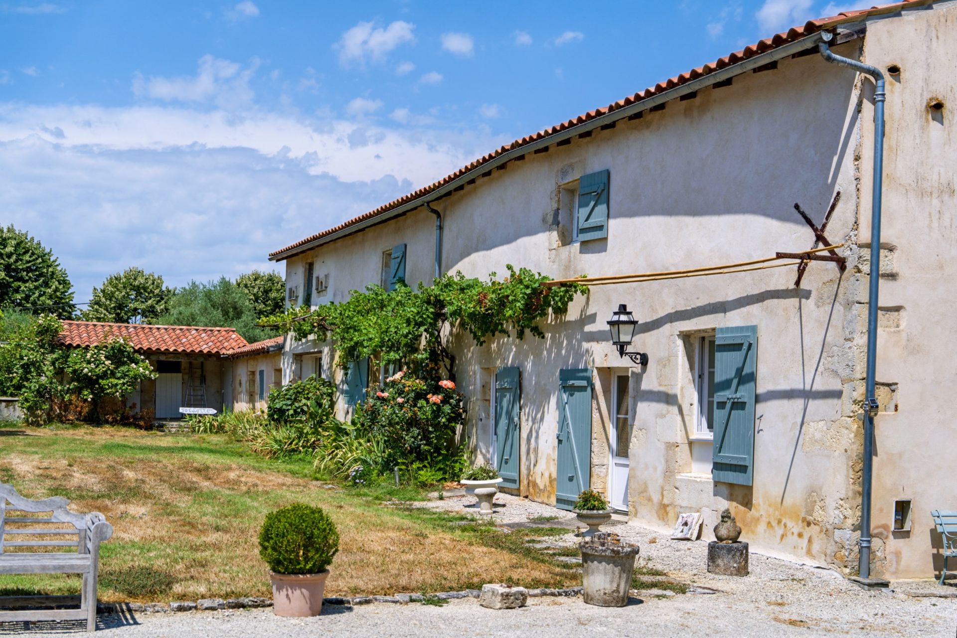 maison de luxe 17 Pièces en vente sur ST HIPPOLYTE (17430)