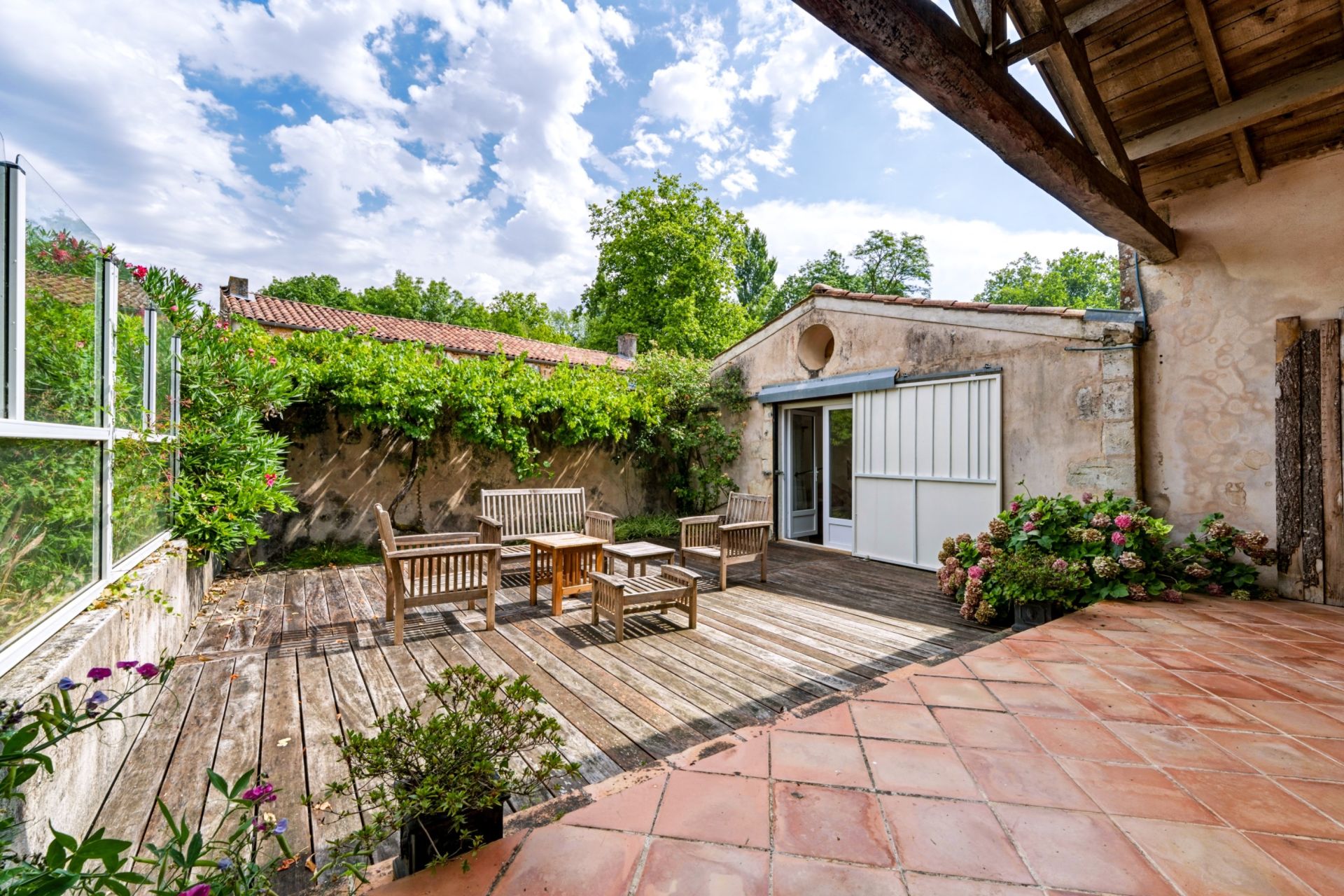 maison de luxe 17 Pièces en vente sur ST HIPPOLYTE (17430)