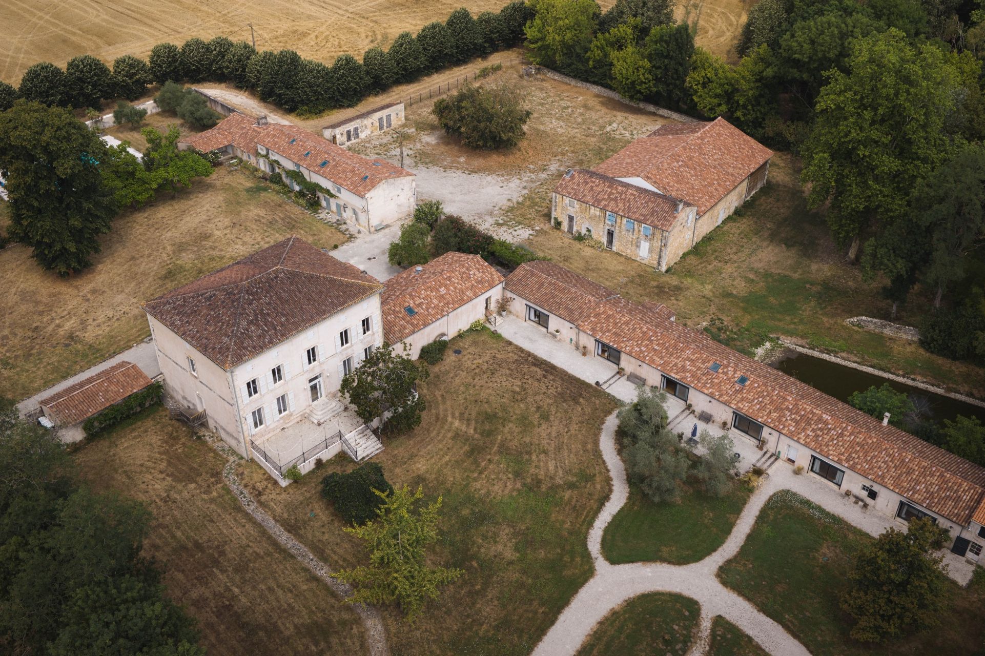 maison de luxe 17 Pièces en vente sur ST HIPPOLYTE (17430)