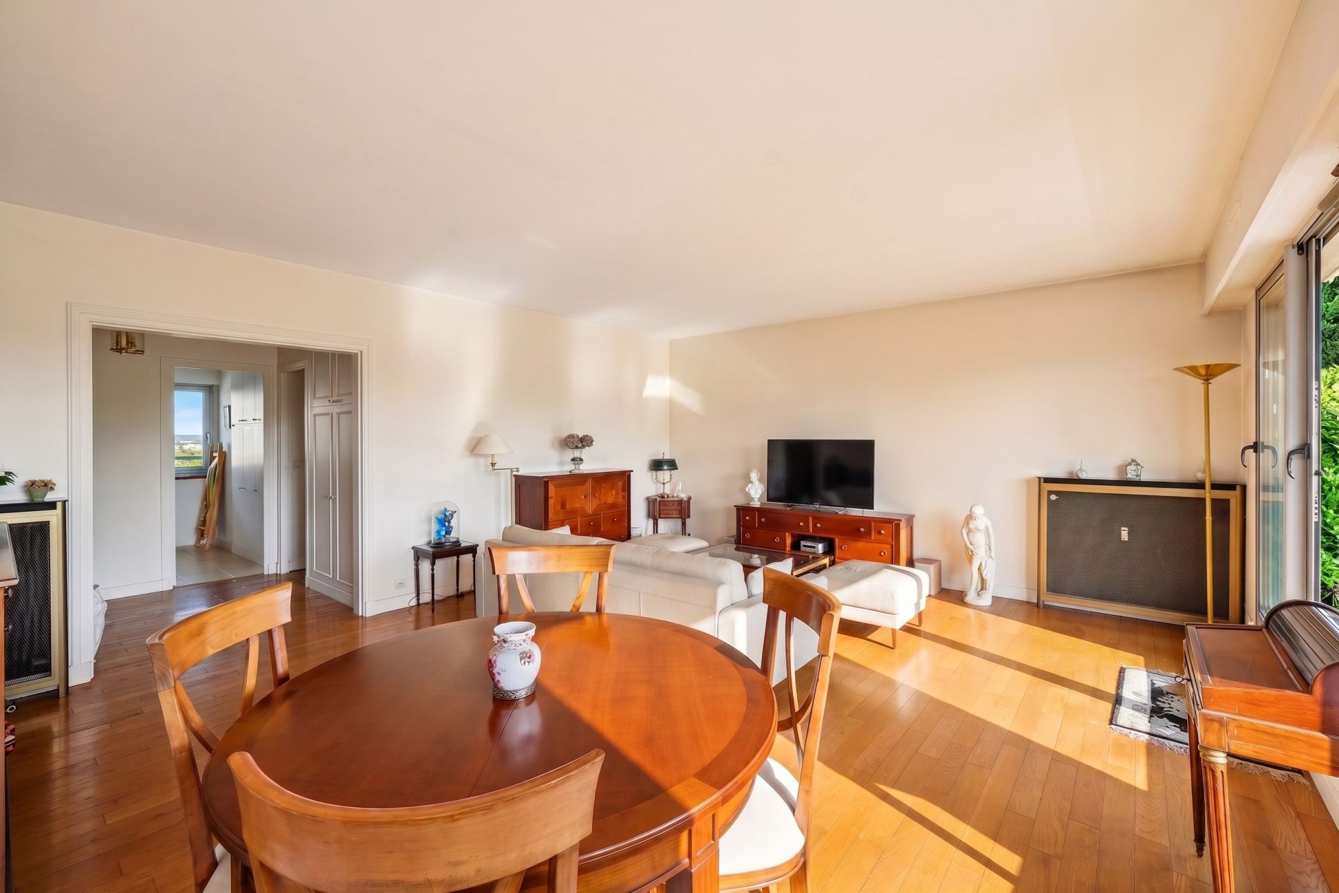 luxury apartment 3 Rooms for sale on ST MANDE (94160)