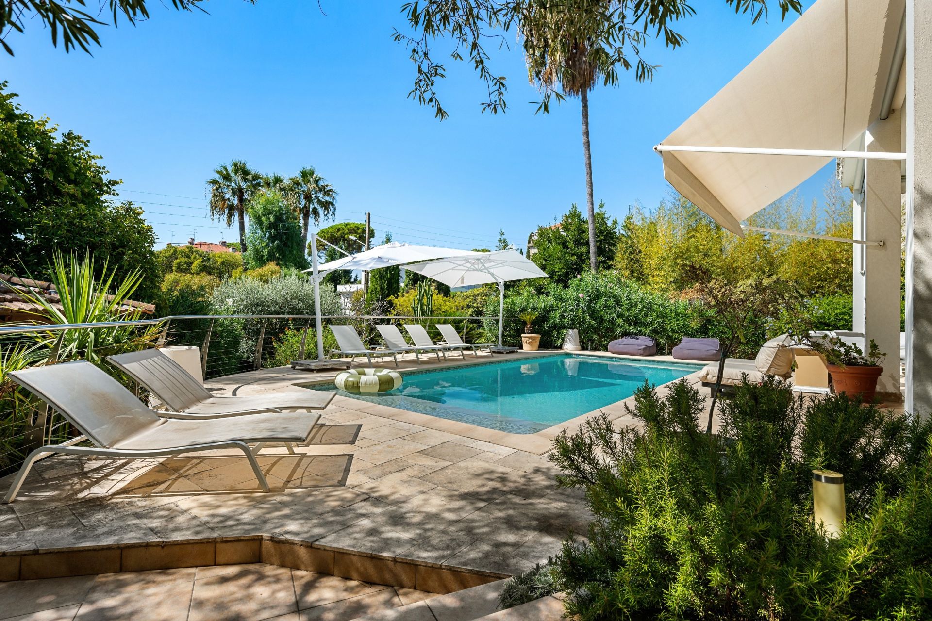 townhouse 9 Rooms for sale on CANNES (06400)