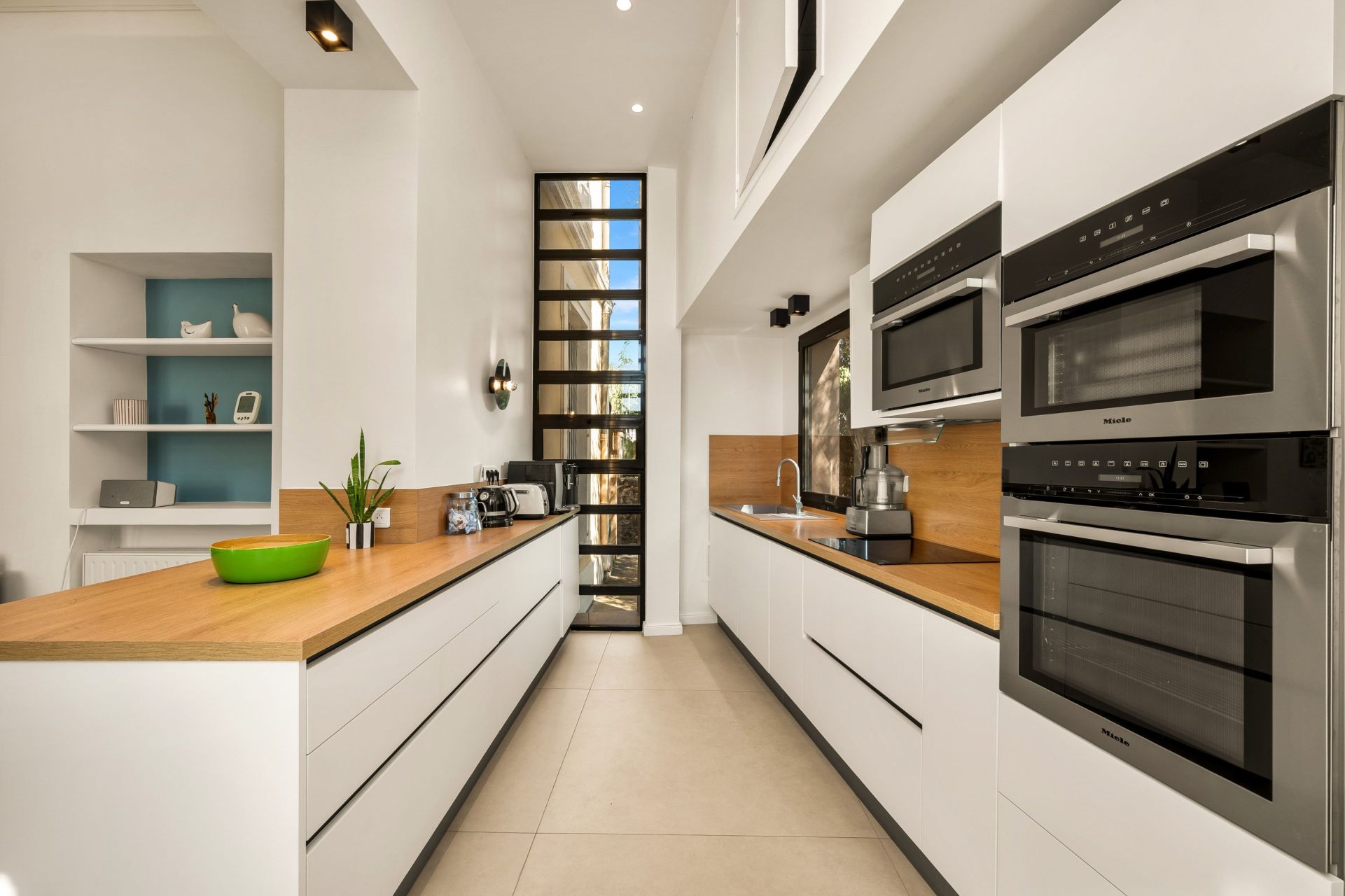 townhouse 9 Rooms for sale on CANNES (06400)