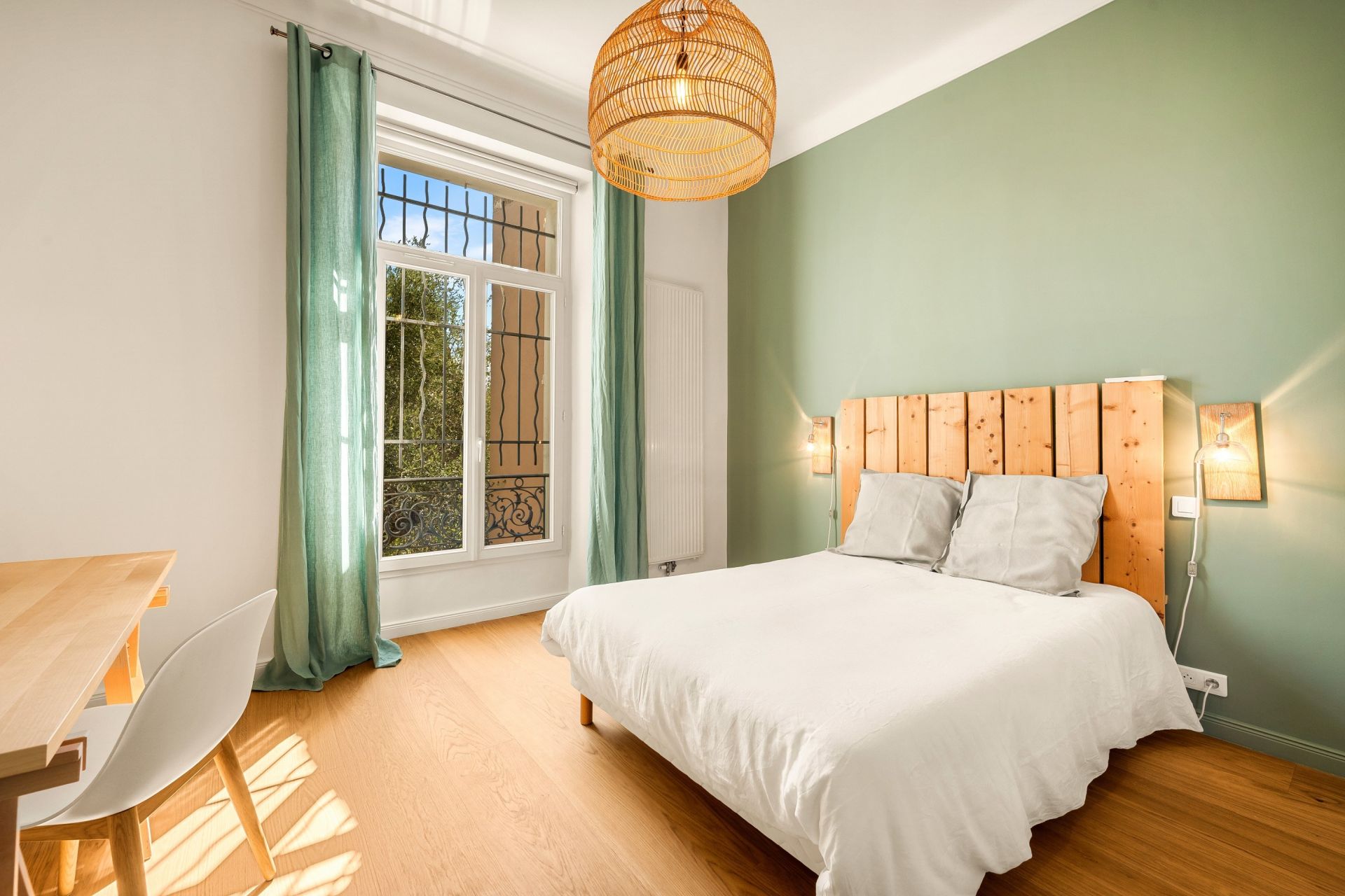 townhouse 9 Rooms for sale on CANNES (06400)