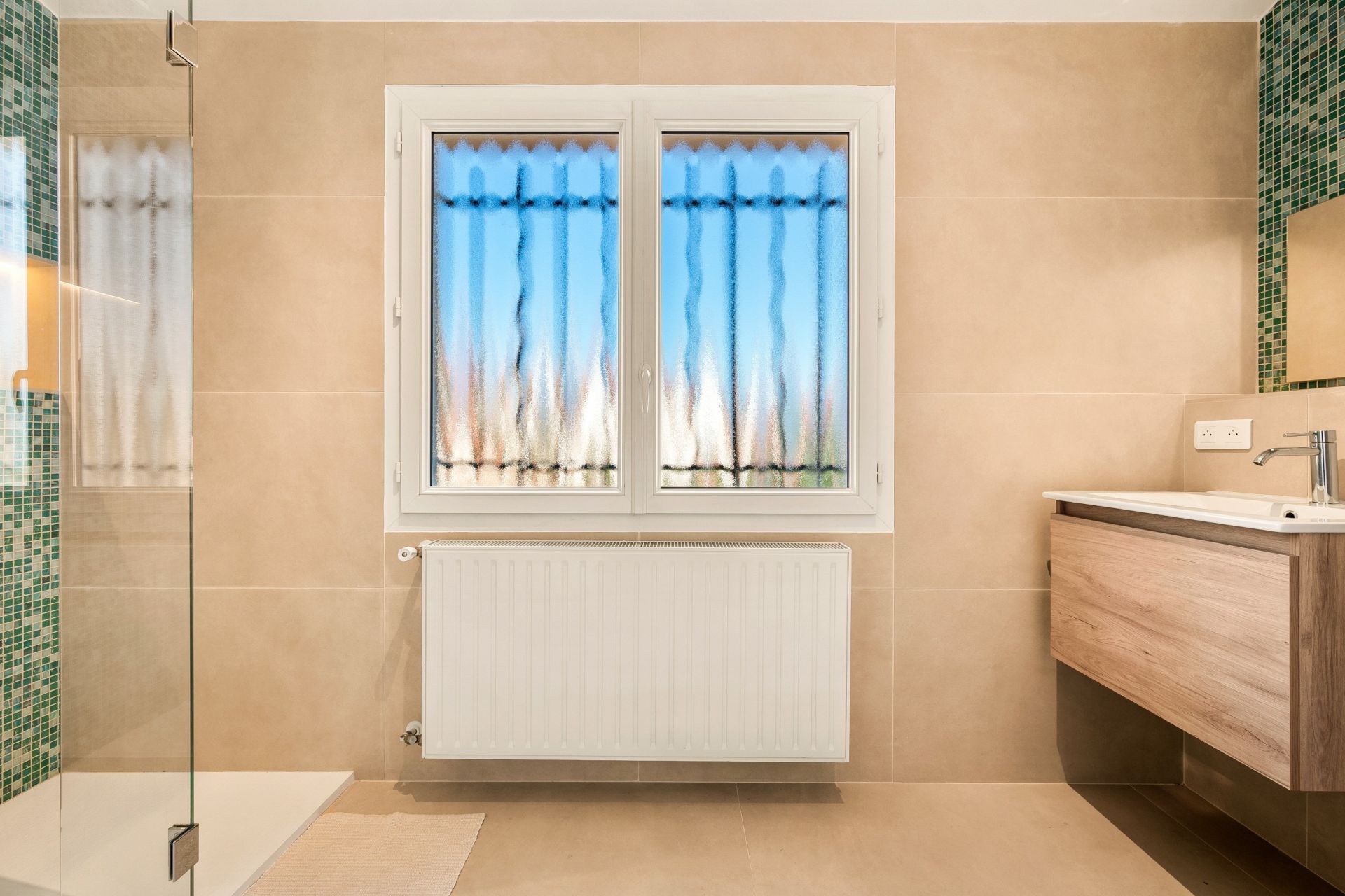 townhouse 9 Rooms for sale on CANNES (06400)
