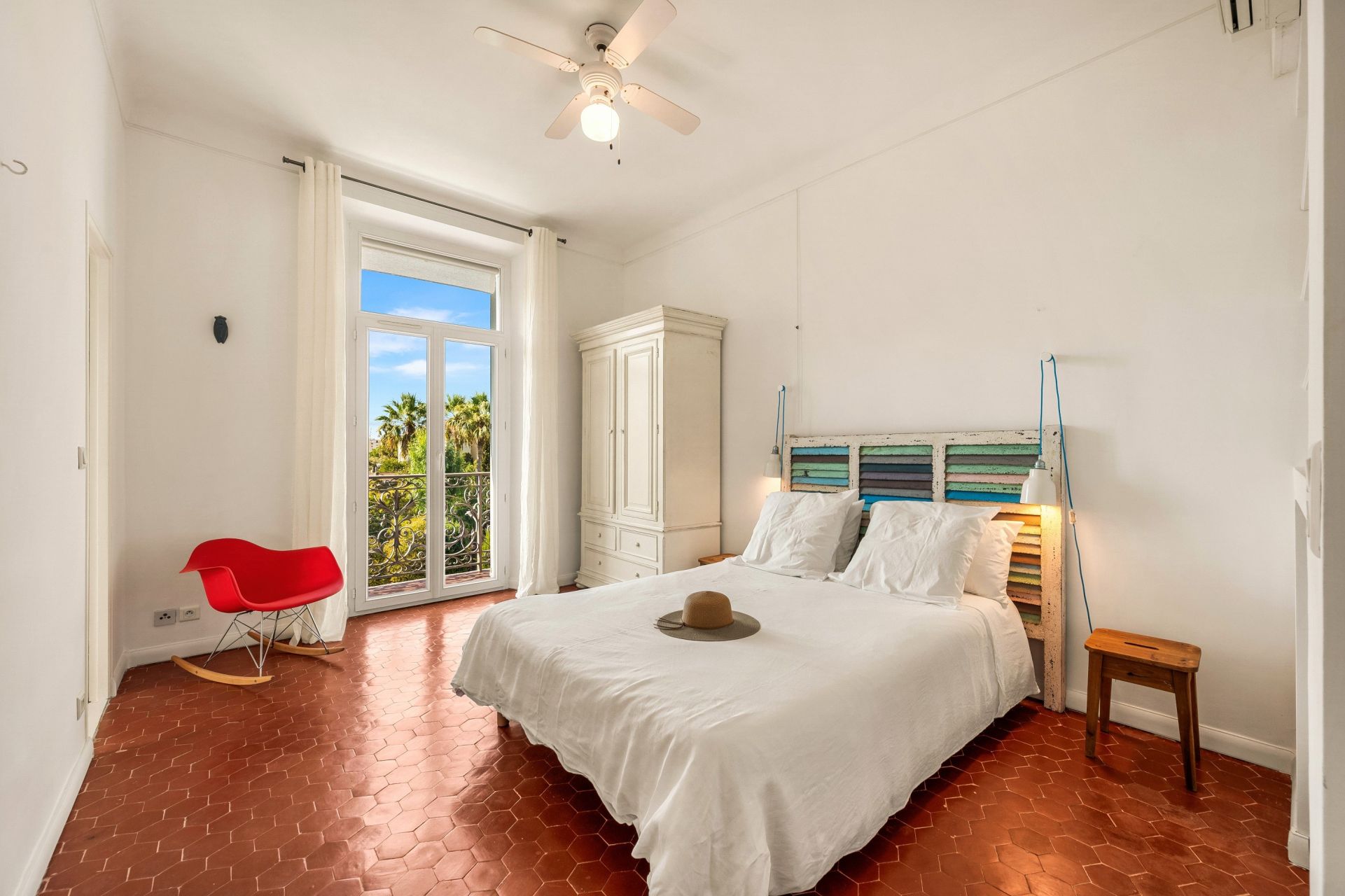 townhouse 9 Rooms for sale on CANNES (06400)
