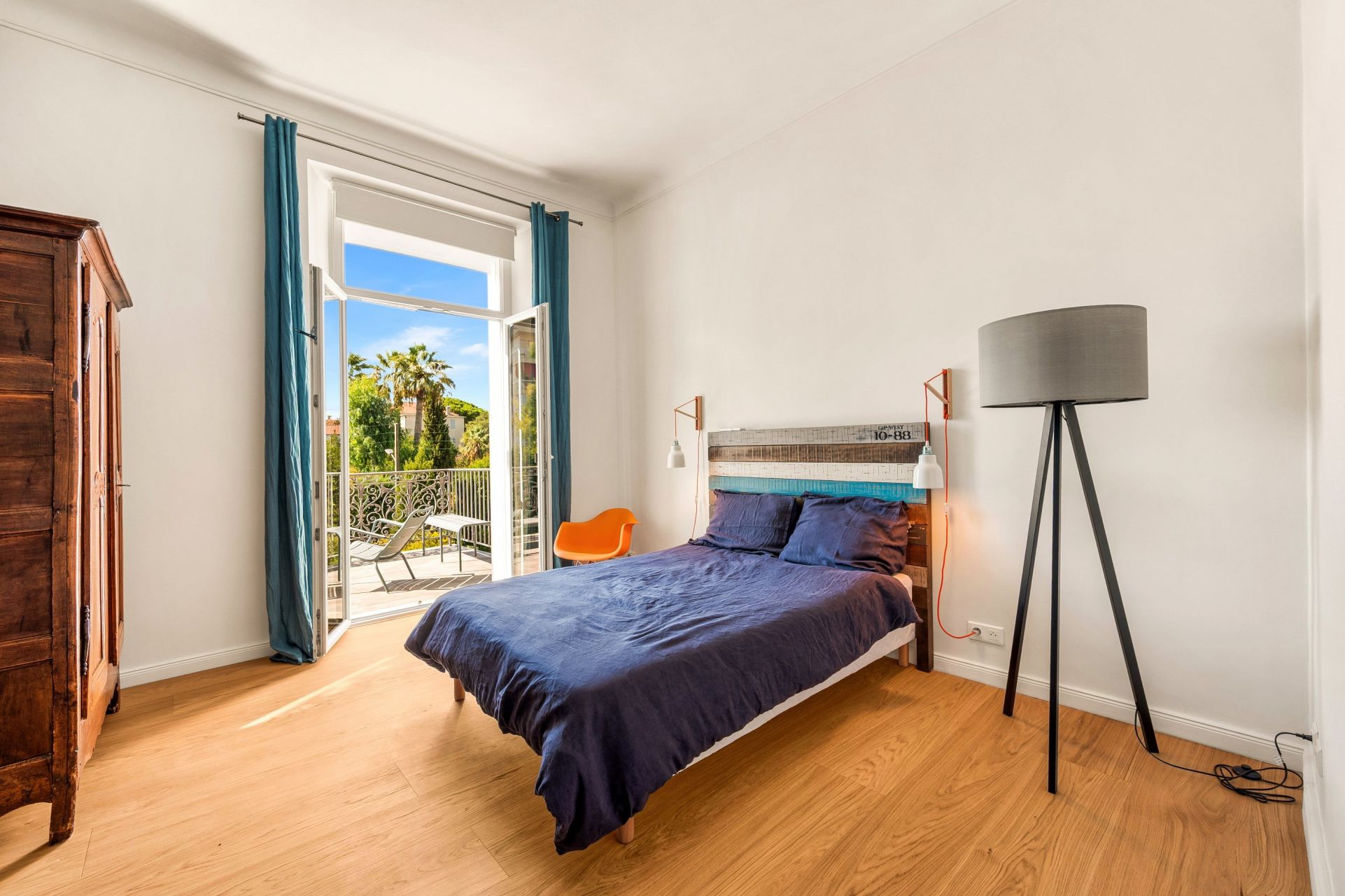 townhouse 9 Rooms for sale on CANNES (06400)