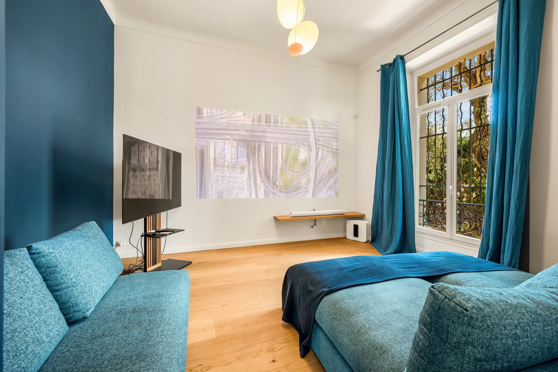 townhouse 9 Rooms for sale on CANNES (06400)