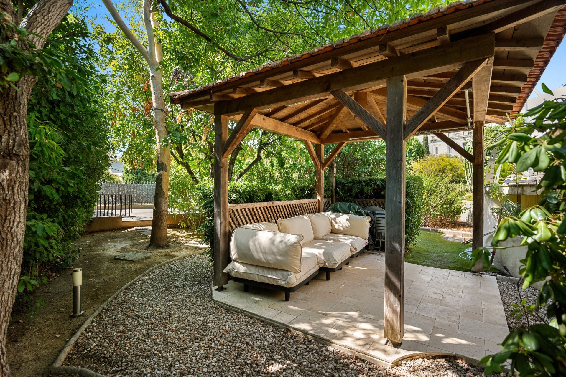 townhouse 9 Rooms for sale on CANNES (06400)