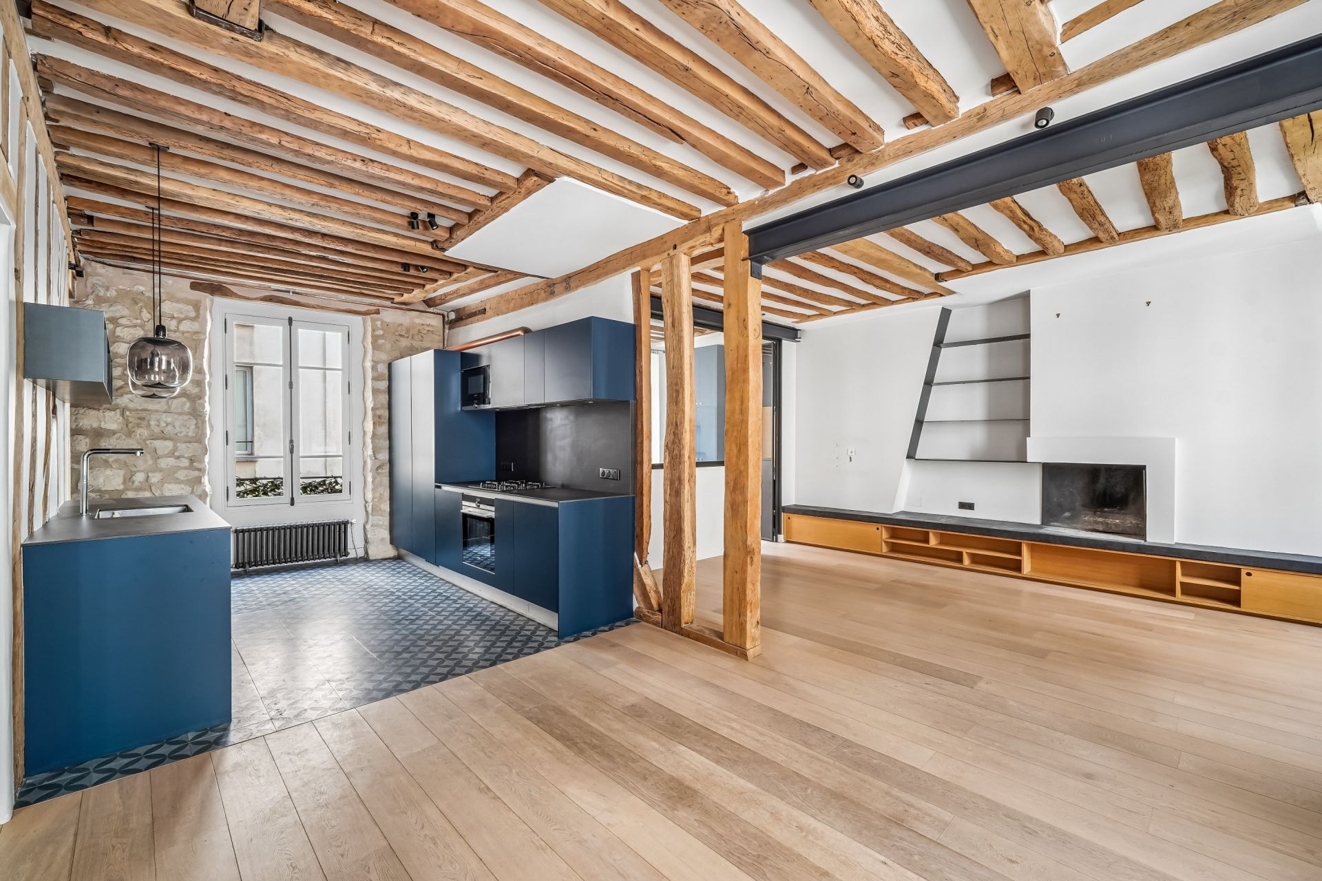 luxury apartment 4 Rooms for sale on PARIS (75004)
